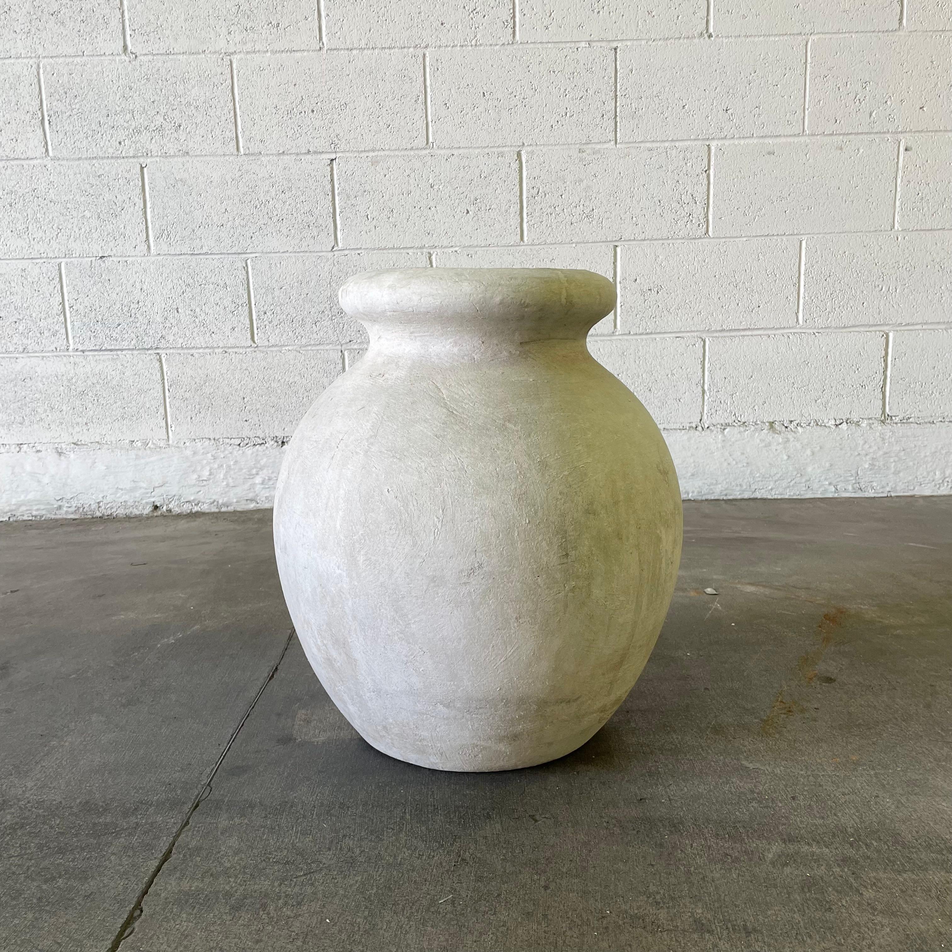 Concrete olive jar planter by Willy Guhl, with great patina and prominent presence. Simple and elegant design perfect for any garden or patio. Excellent vintage condition. 

Mouth opening measures 8.5