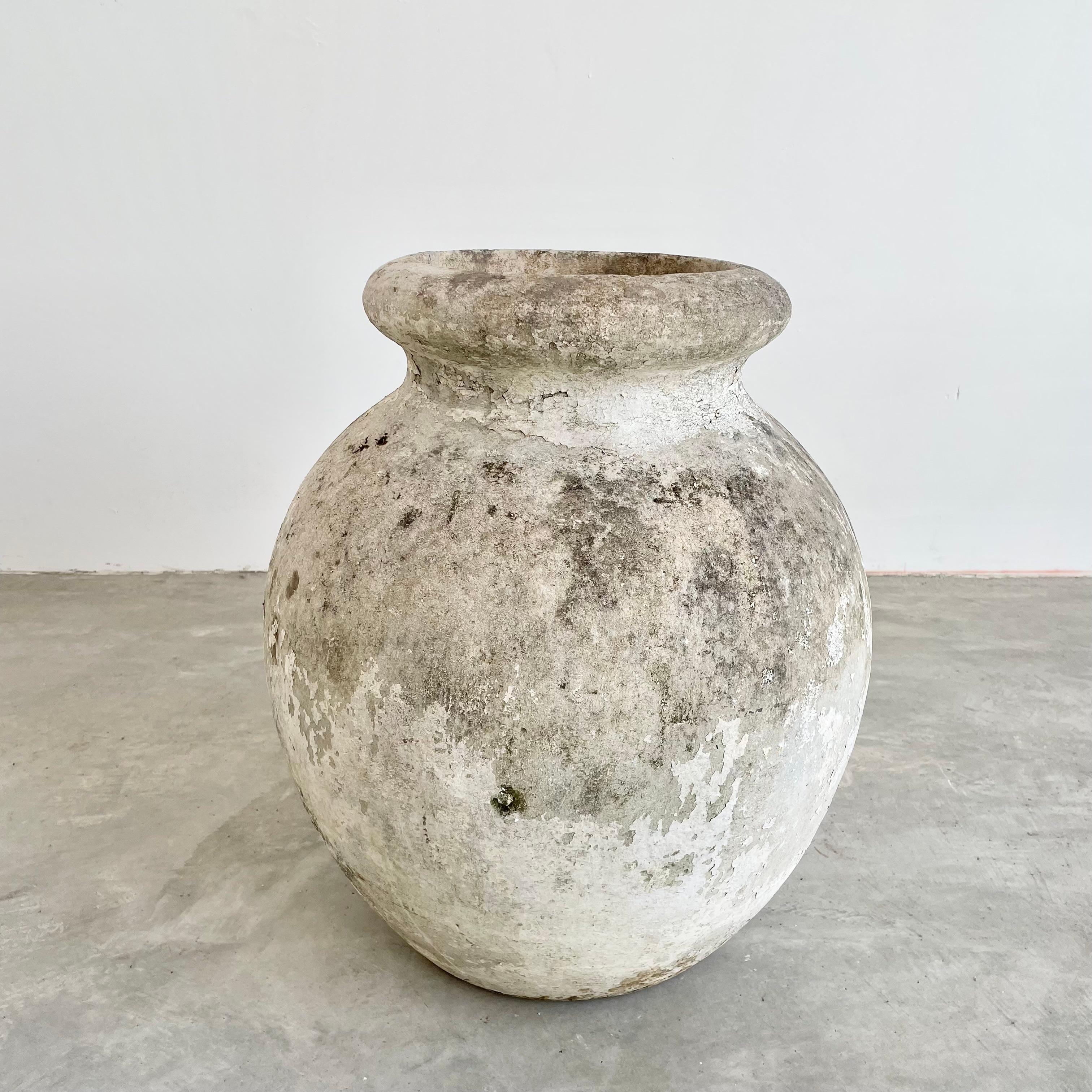 Concrete olive jar planter by Willy Guhl, with great patina and prominent presence. Classic jar shape with bulbous bottom tapering slim at the top with a thick rounded lip. Beautiful natural patina. Simple and elegant design. Perfect indoors or