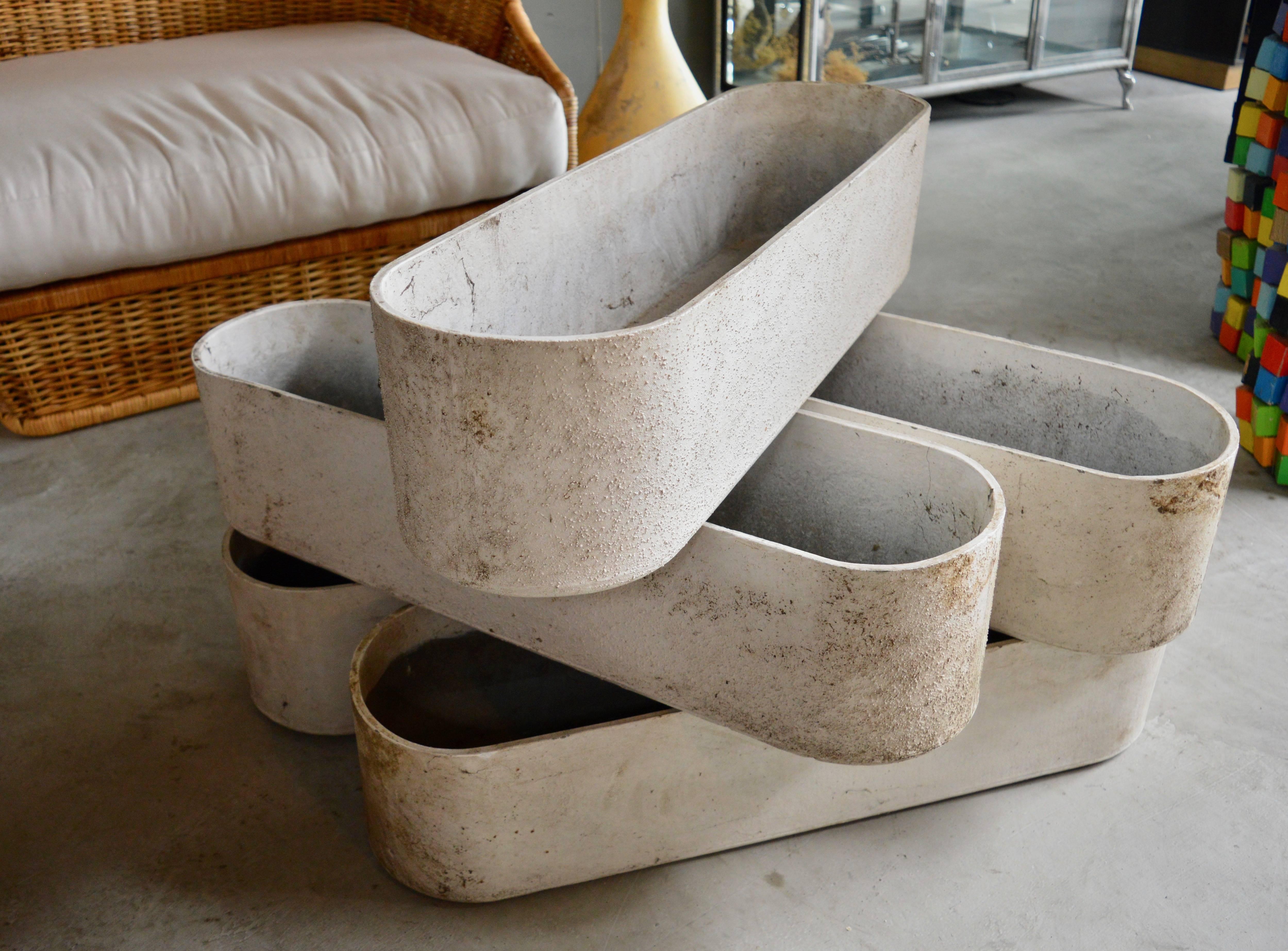 Fantastic ovular planters by Willy Guhl. Great for window sills and narrow walkways. Only one still available. 

