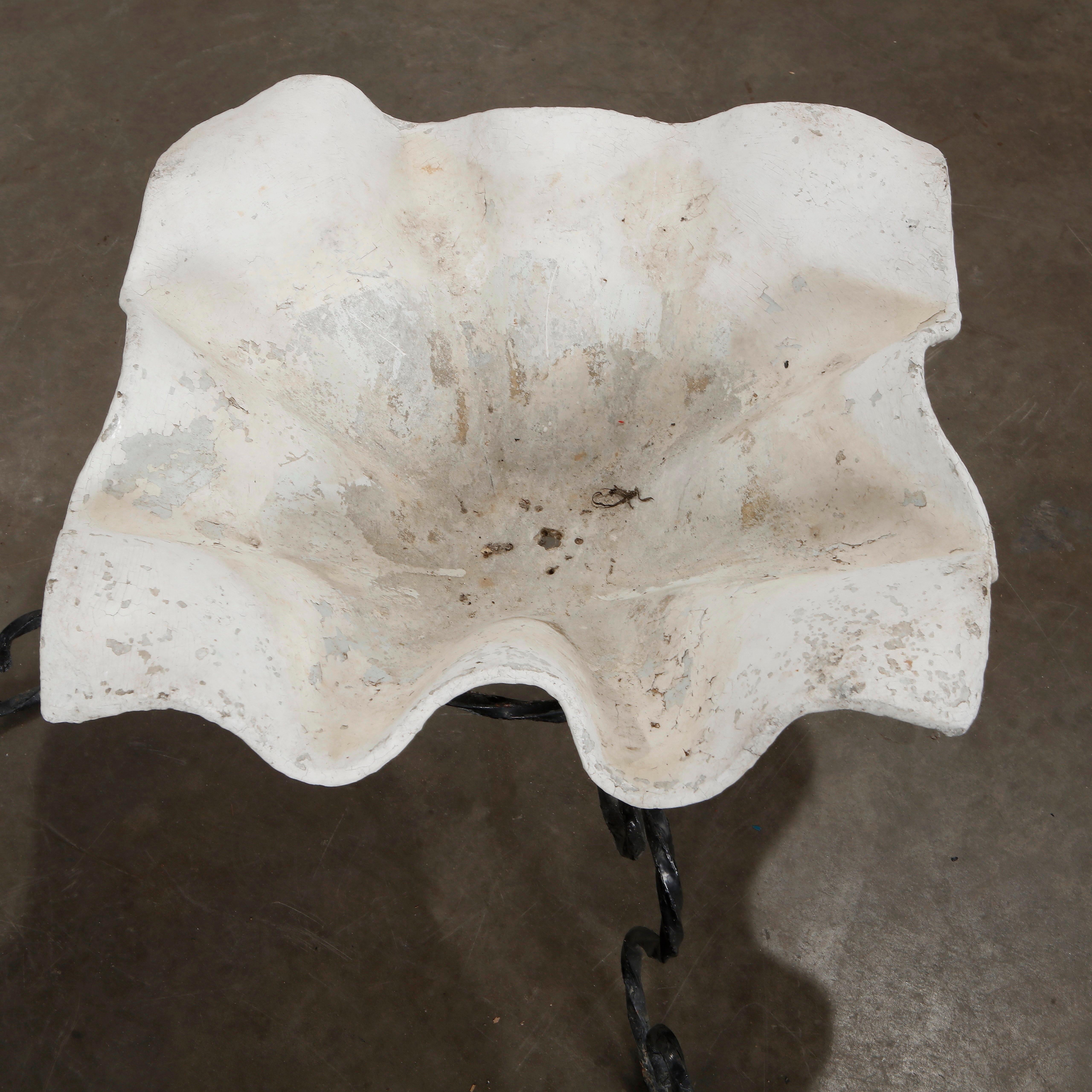 Willy Guhl, Pair of Small Elephant Ear Planters on Stands, 1960s In Good Condition For Sale In Gardena, CA