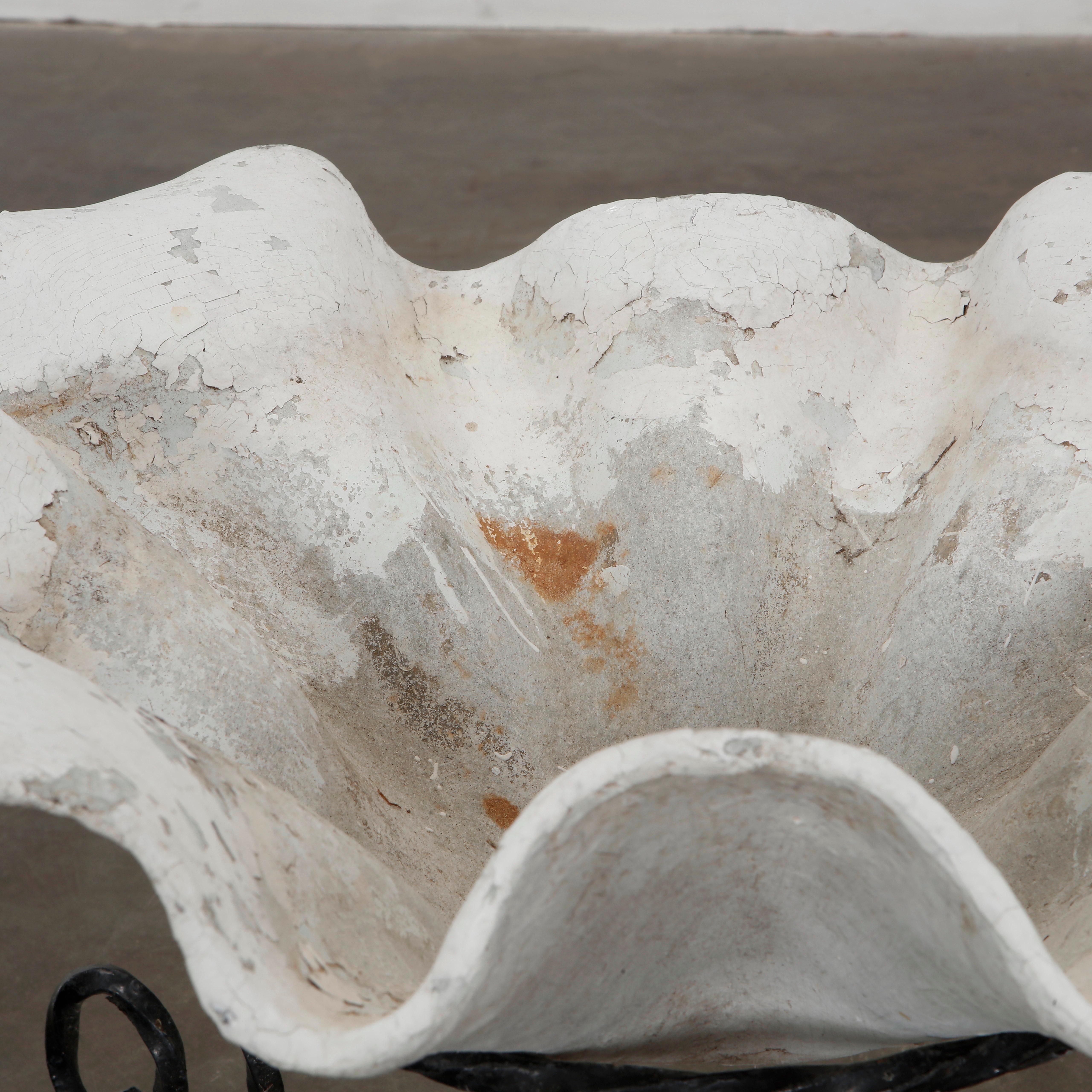 Concrete Willy Guhl, Pair of Small Elephant Ear Planters on Stands, 1960s For Sale