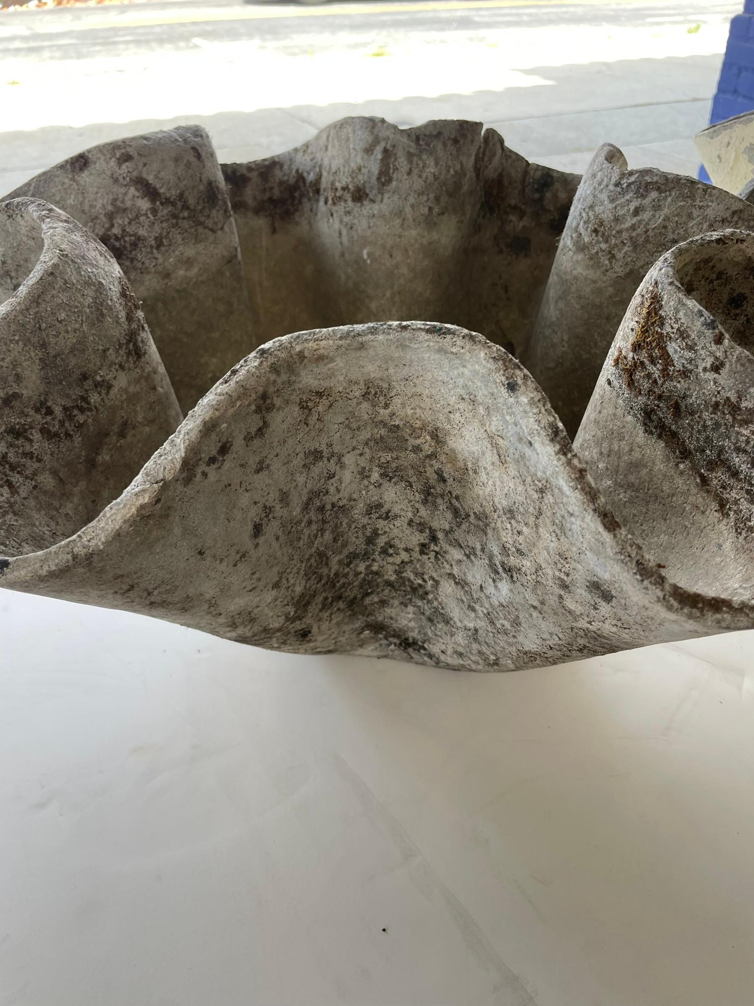 Beautiful pair of cement tulip planters by Willy Guhl. Switzerland, 1960s. Each with drainage hole.