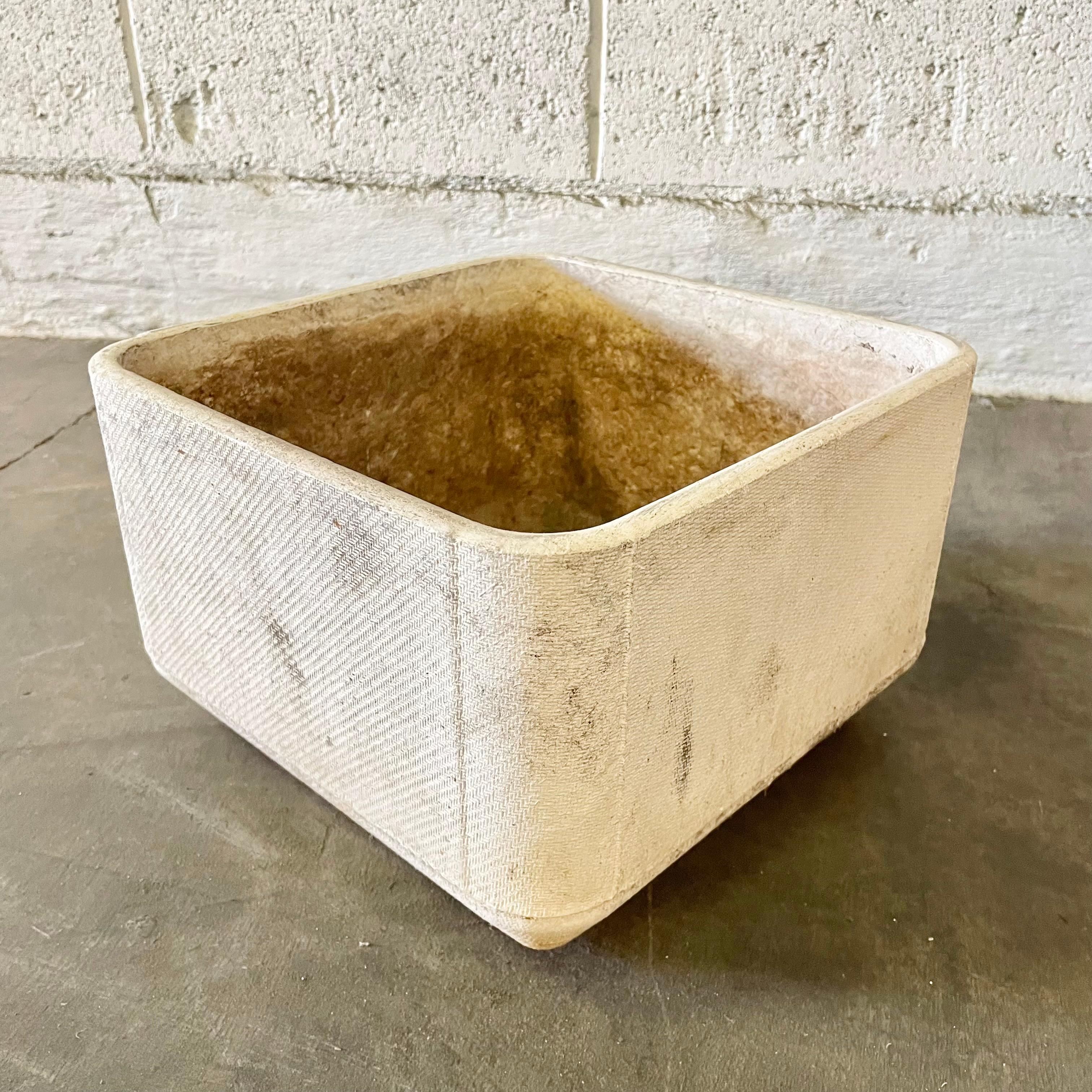 Willy Guhl Petite Cube Planter, 1970s Switzerland In Good Condition For Sale In Los Angeles, CA