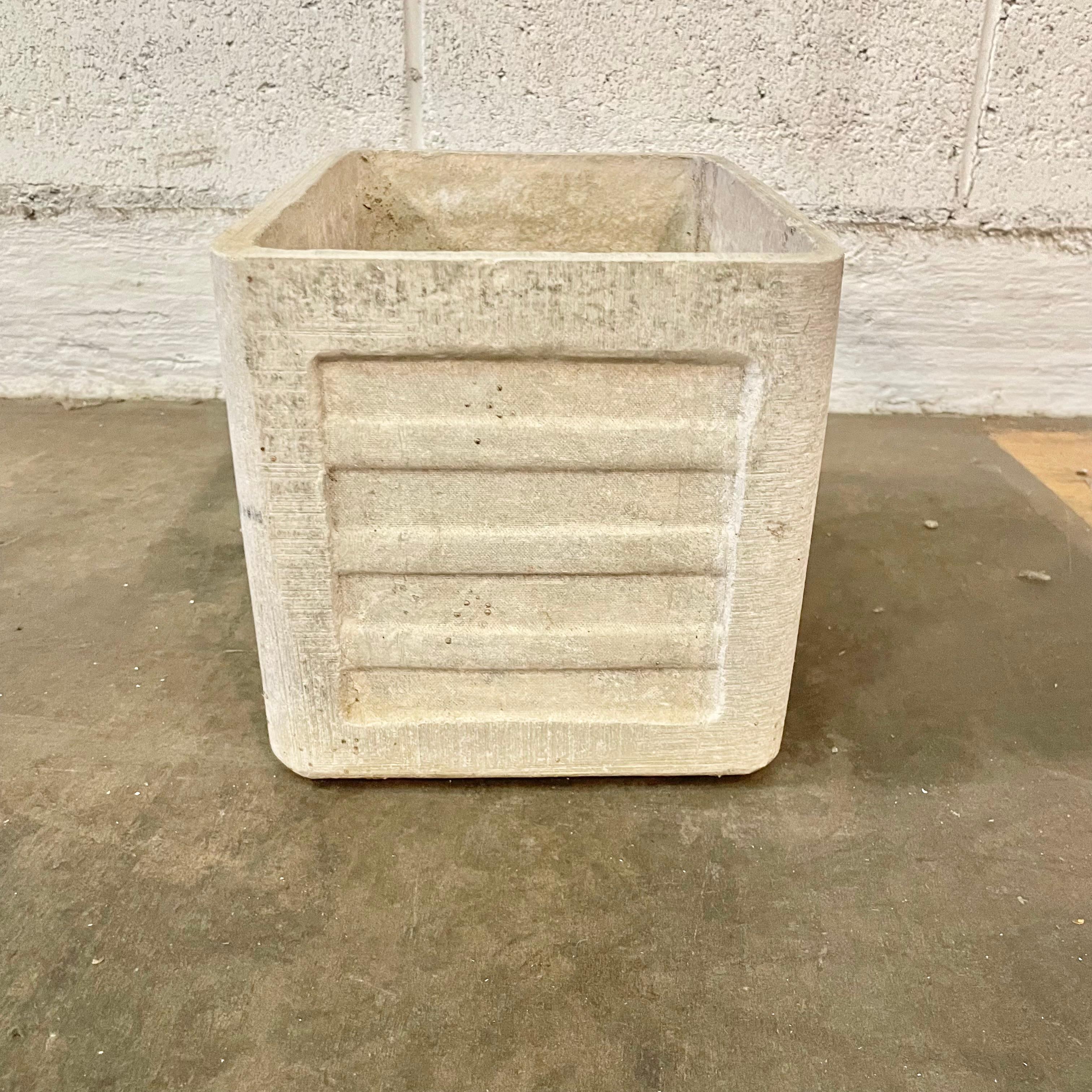 Willy Guhl Petite Ridged Planter, 1970s Switzerland In Good Condition For Sale In Los Angeles, CA