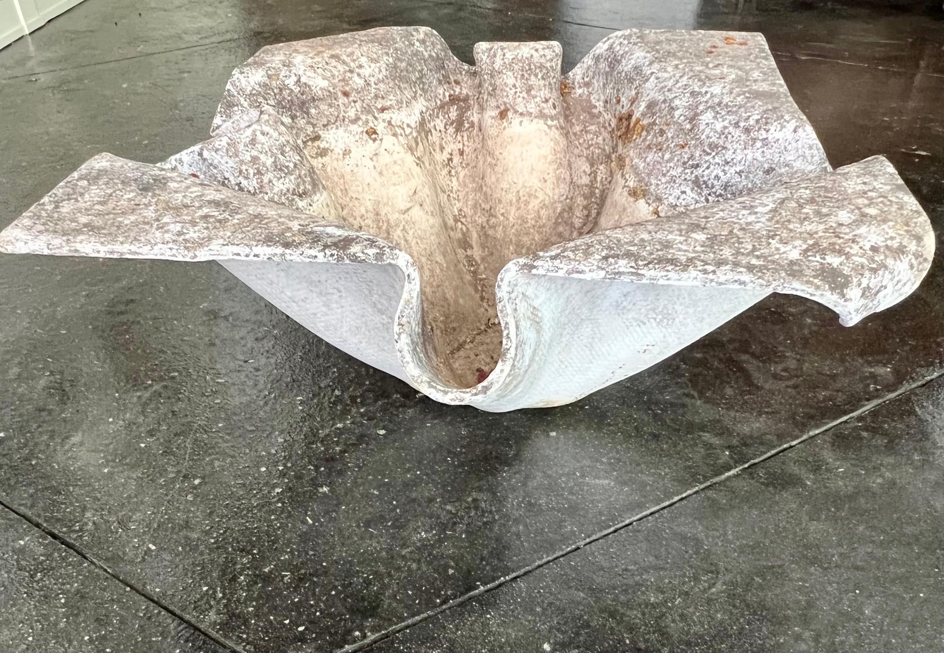 Molded Willy Guhl Planter/Oreille d’ÉLéphant Planter