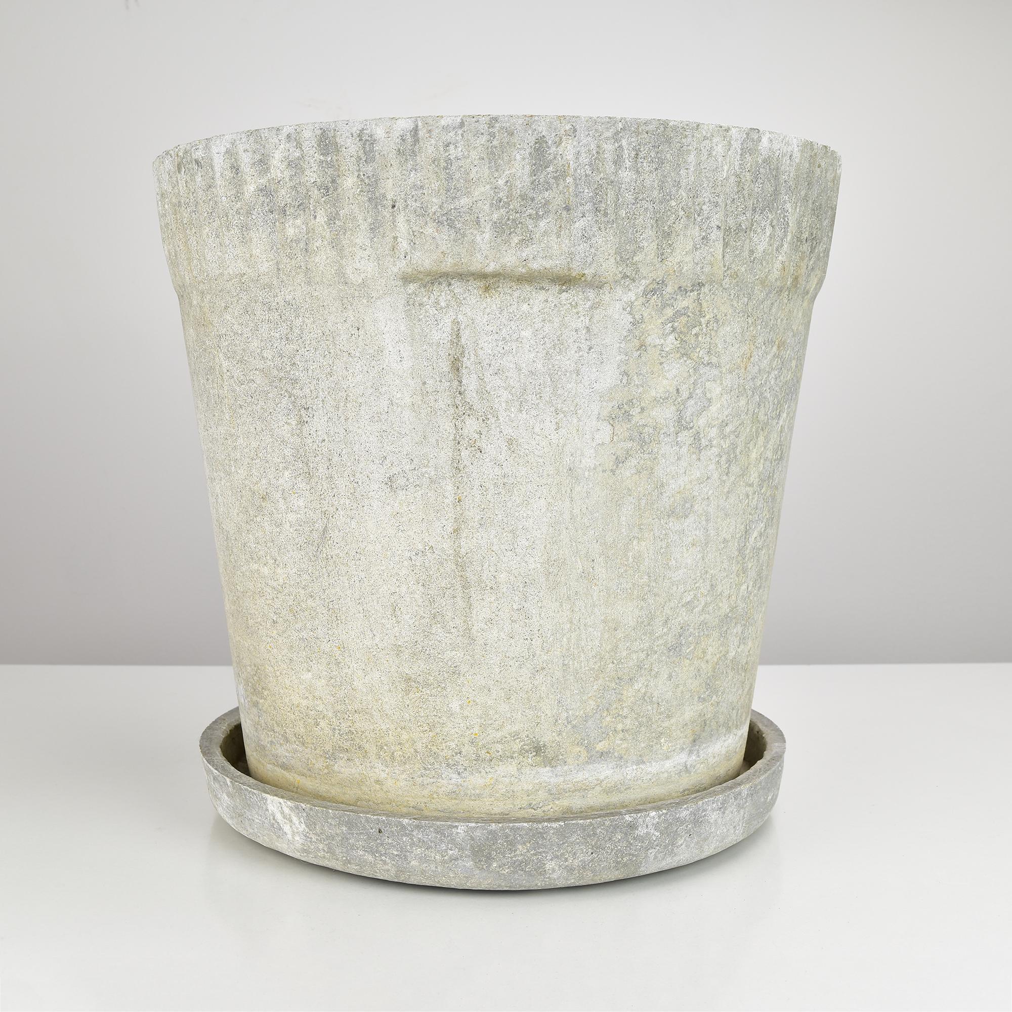 Willy Guhl Planter with Coaster for Eternit, Mid-Century Modern Design In Good Condition For Sale In Bad Säckingen, DE