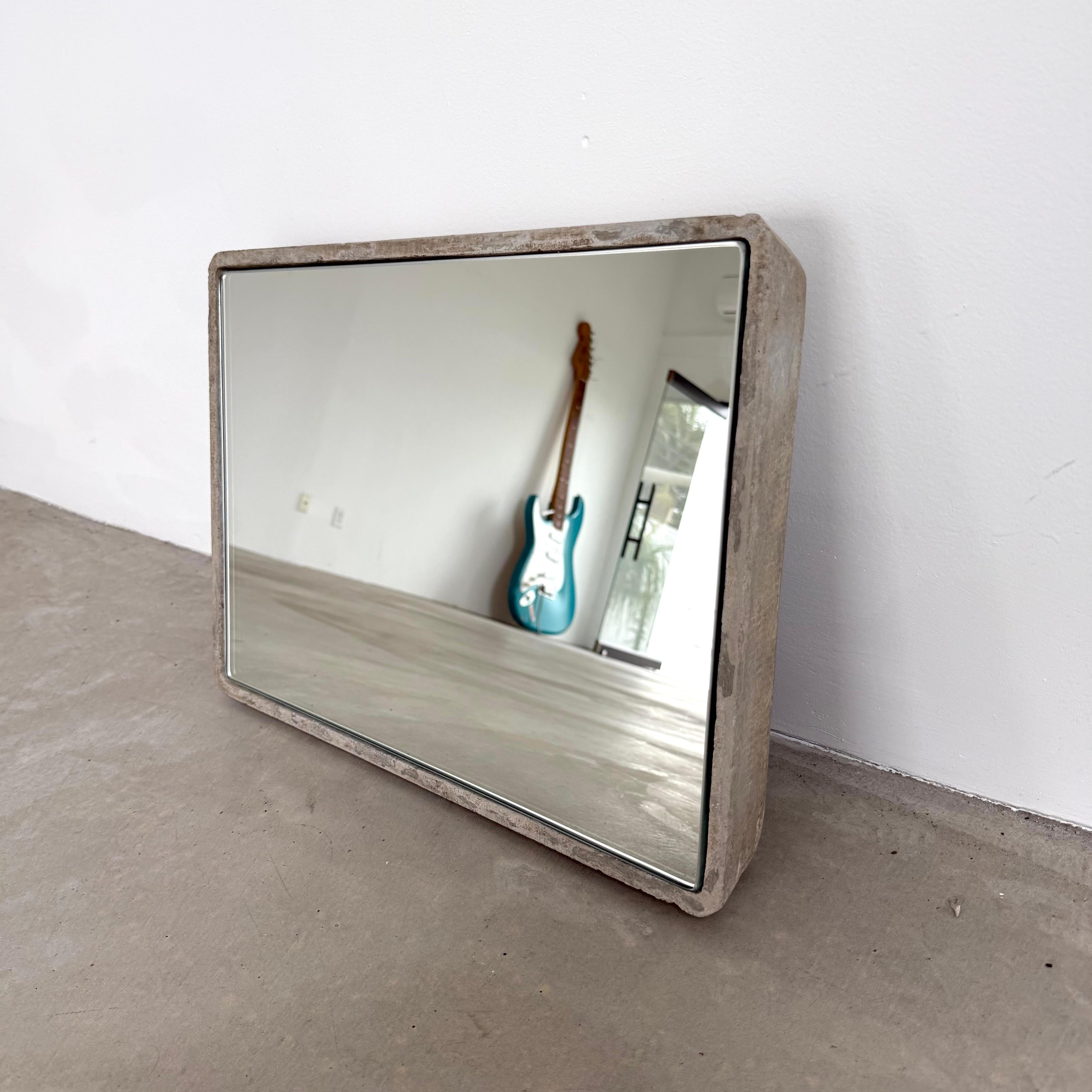 Willy Guhl Rectangular Concrete Mirror, 1960s Switzerland en Bueno estado para la venta en Los Angeles, CA