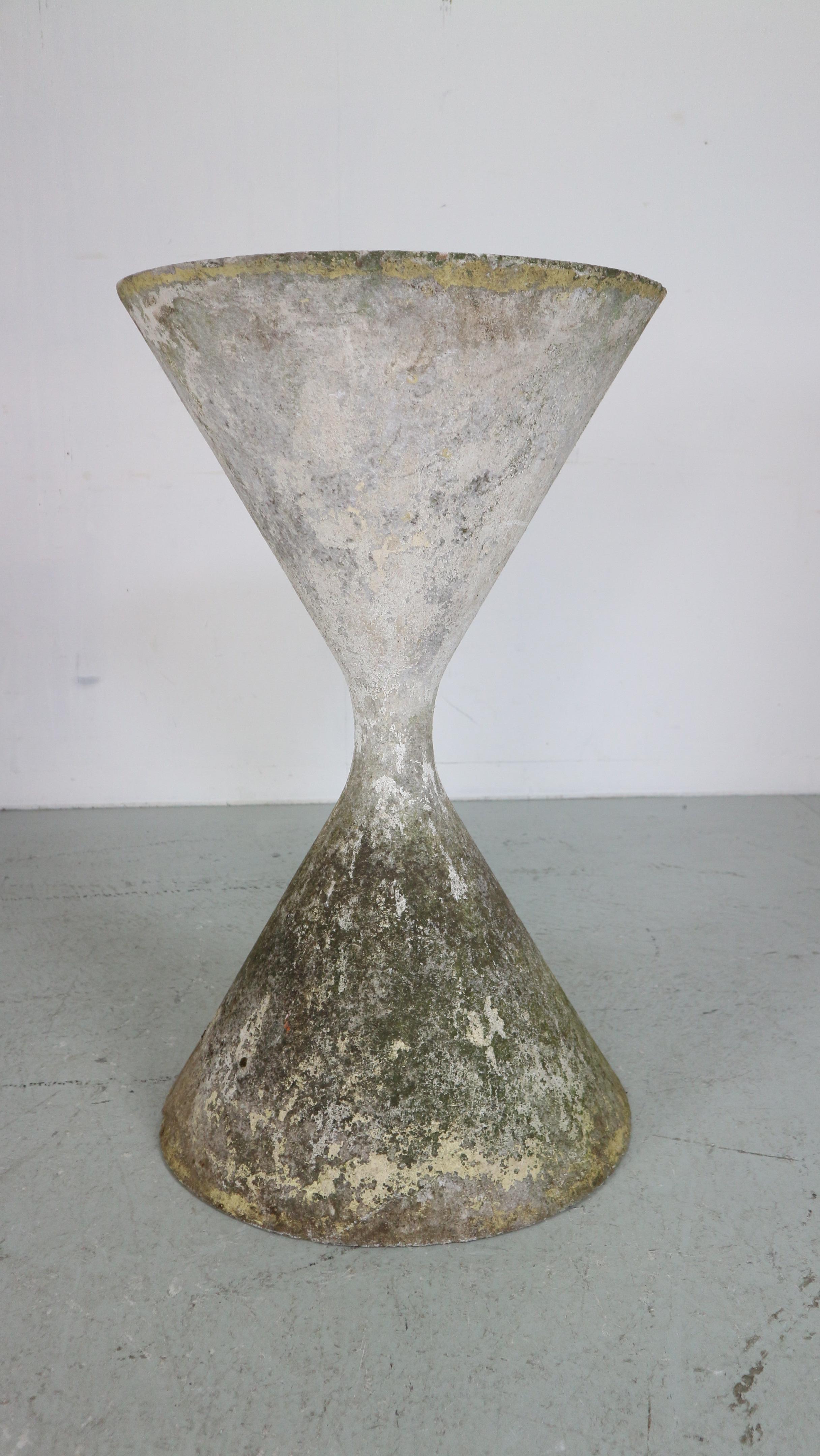 Willy Guhl Set Of 2 'Diablo' Hourglass Concrete Planters, Switzerland 1954 For Sale 6