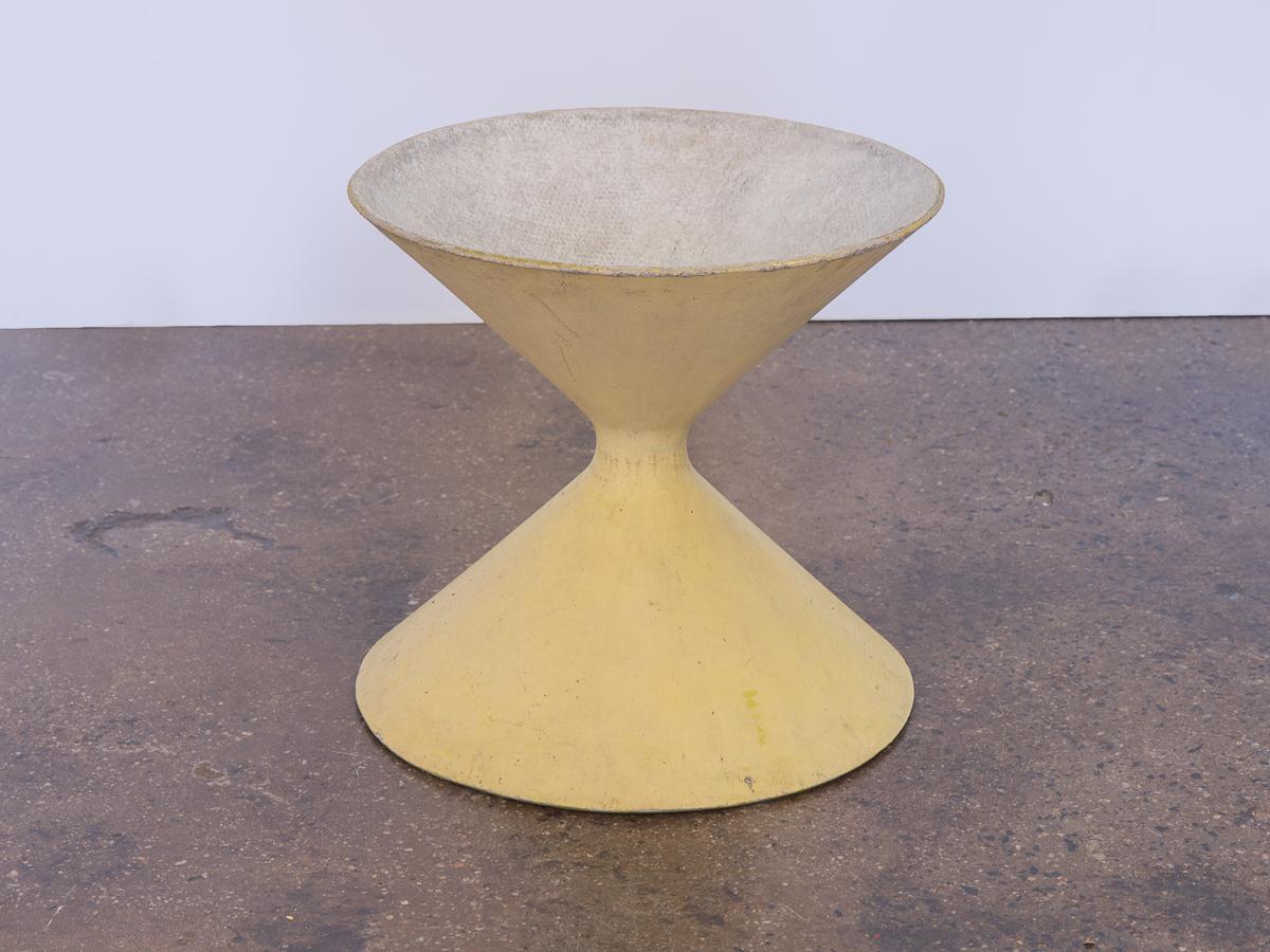 Small vintage Willy Guhl and Anton Bee Diabolo shaped planter for Eternit. Attractive, sculptural addition for terraces or garden patios. Pretty matte yellow finish. 1950s, marked with the Eternit stamp.