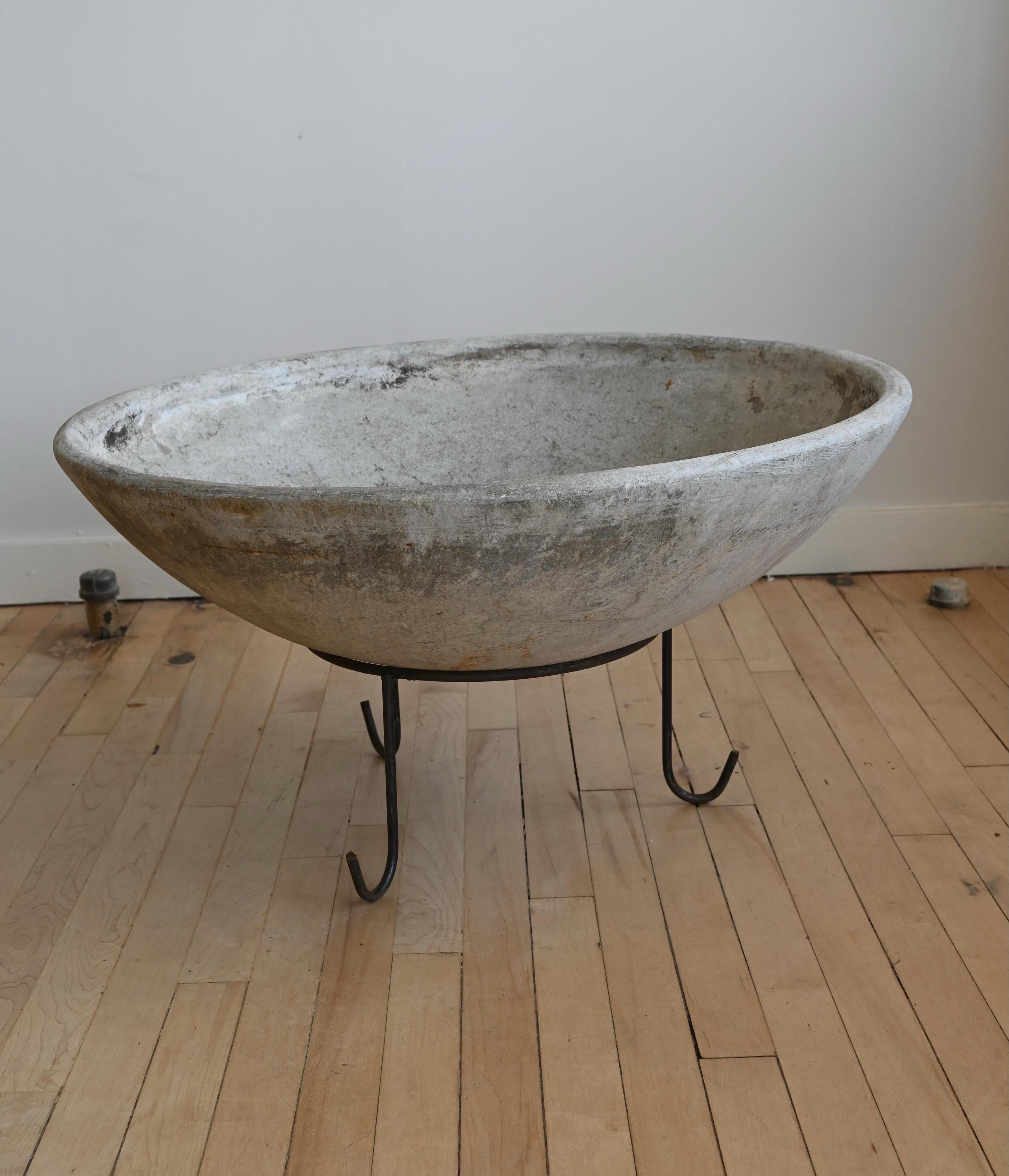 A timeless and gorgeous planter by Willy Guhl. Saucer style design with wrought iron footed base