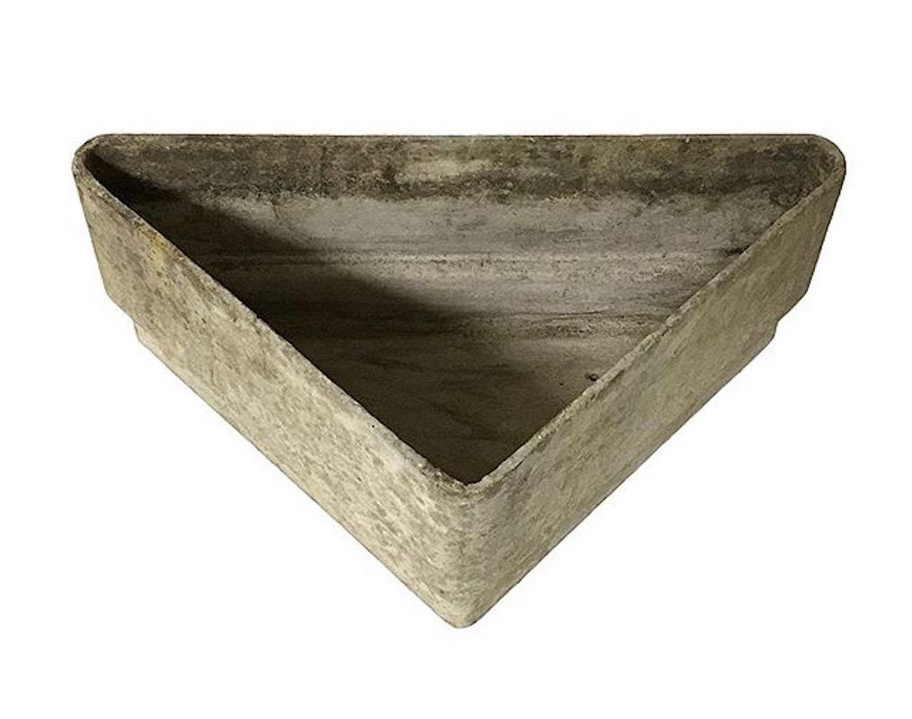 Fantastic piece of sculpture by Swiss architect Willy Guhl. Concrete planter in the shape of a triangle. Cool sculptural piece for indoors or outside. Great standalone piece of art. Excellent vintage condition.


  
  