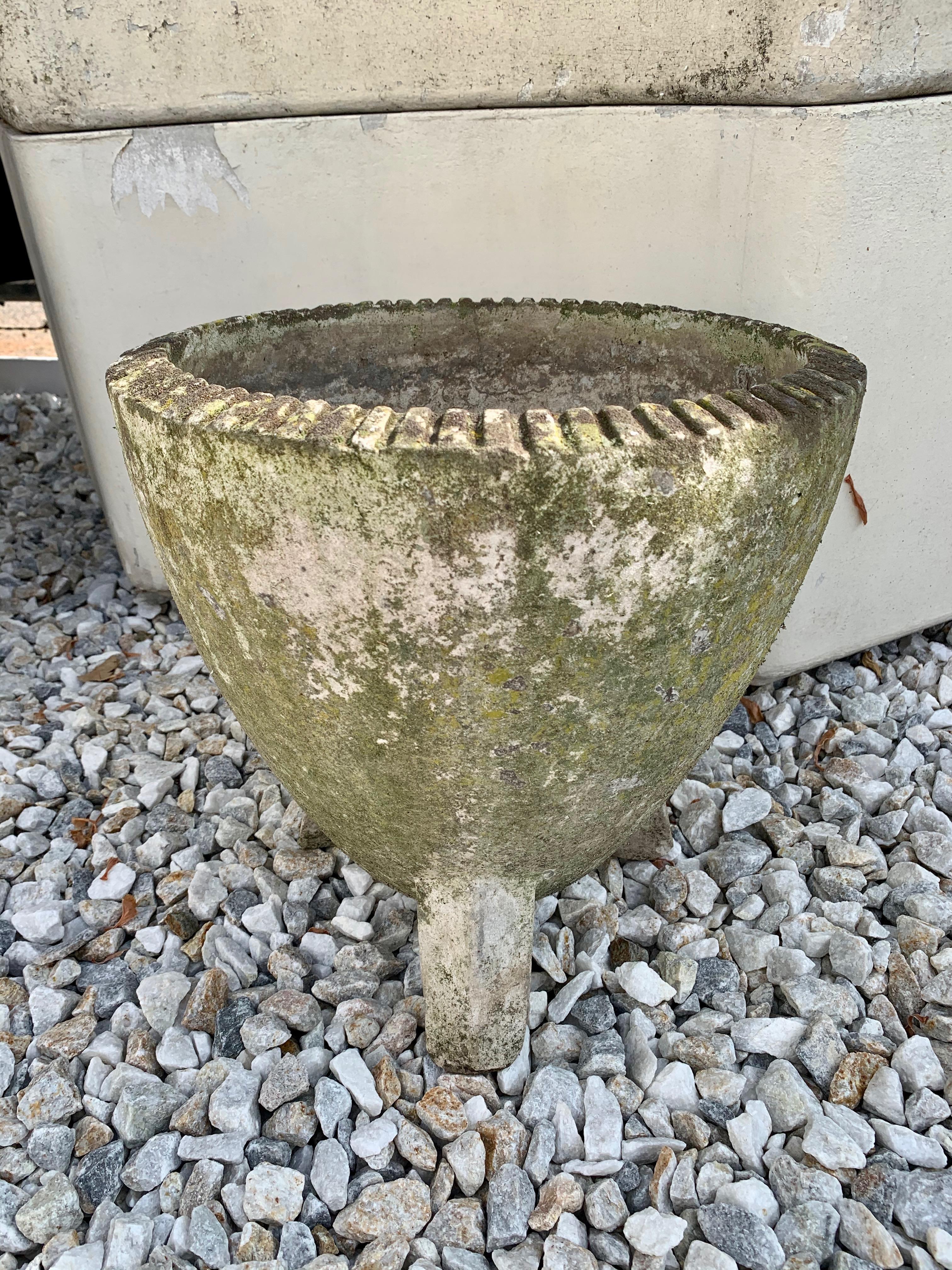 Fantastic concrete planter by Willy Guhl for Eternit. Heightened bowl with a three legged base. Factory markings. Super unique shape. Only one available. 


  