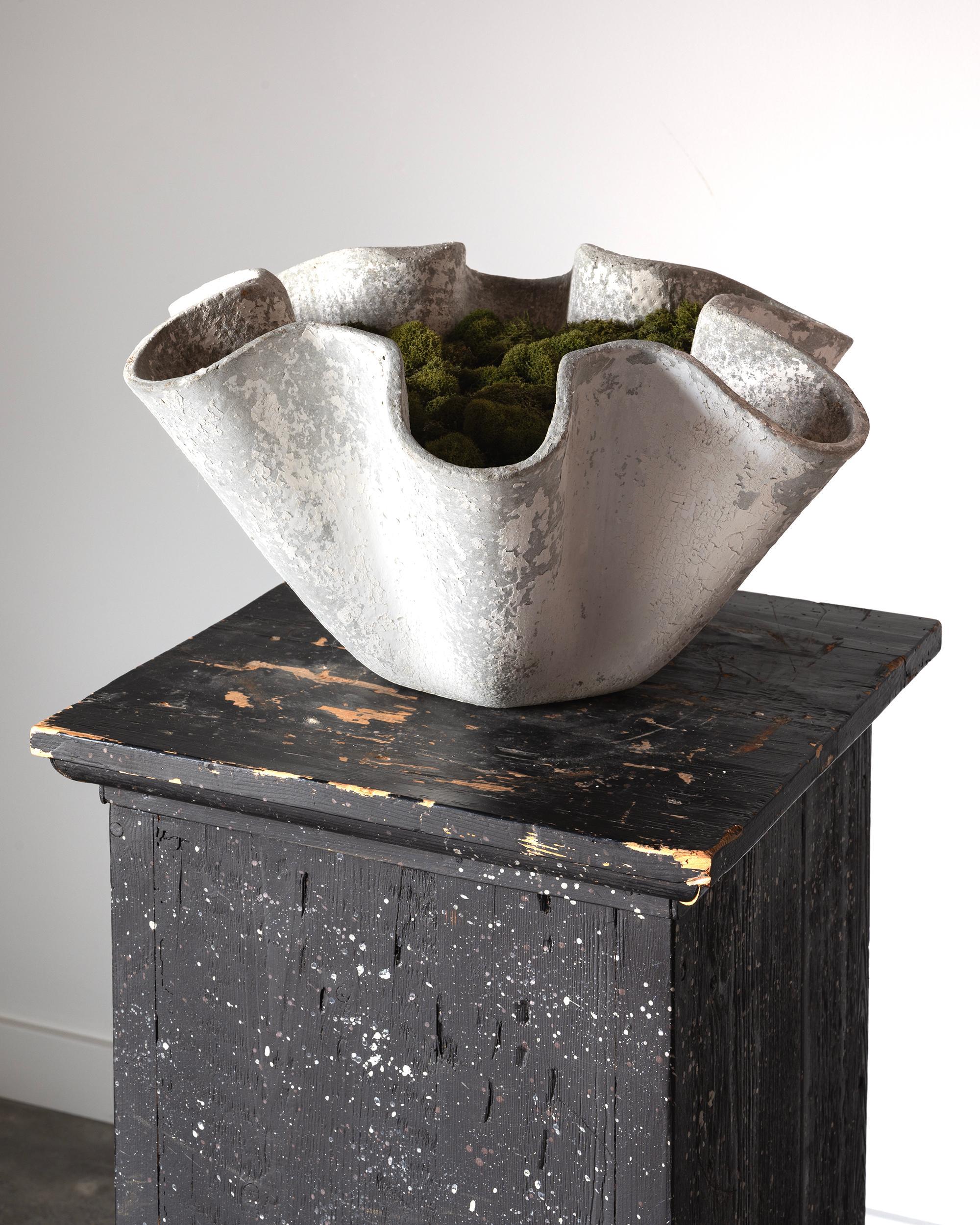 Tulip planter by Willy Guhl for Eternit. Ca 1960s Switzerland.