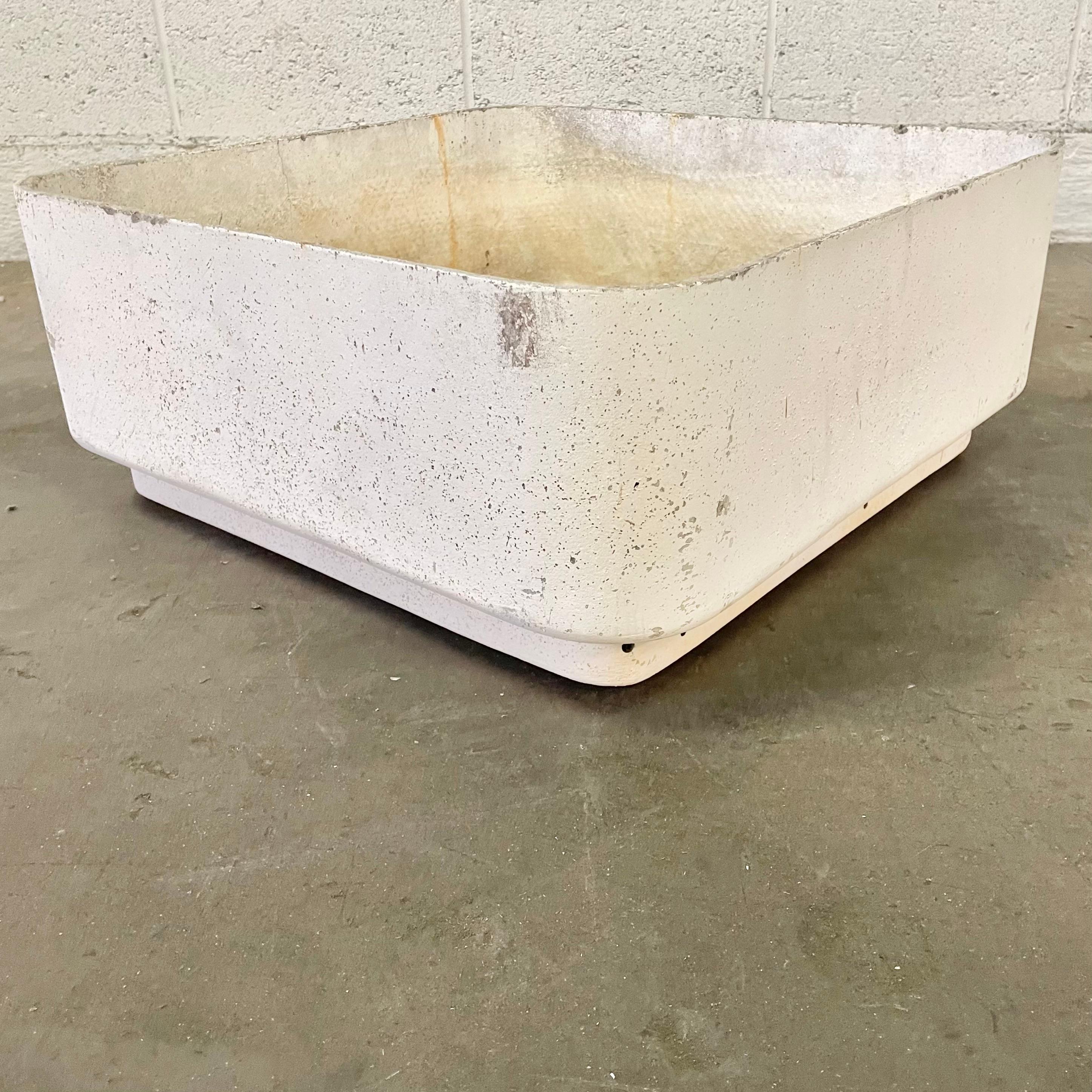 Willy Guhl White Basin Planter, 1960s Switzerland In Good Condition For Sale In Los Angeles, CA