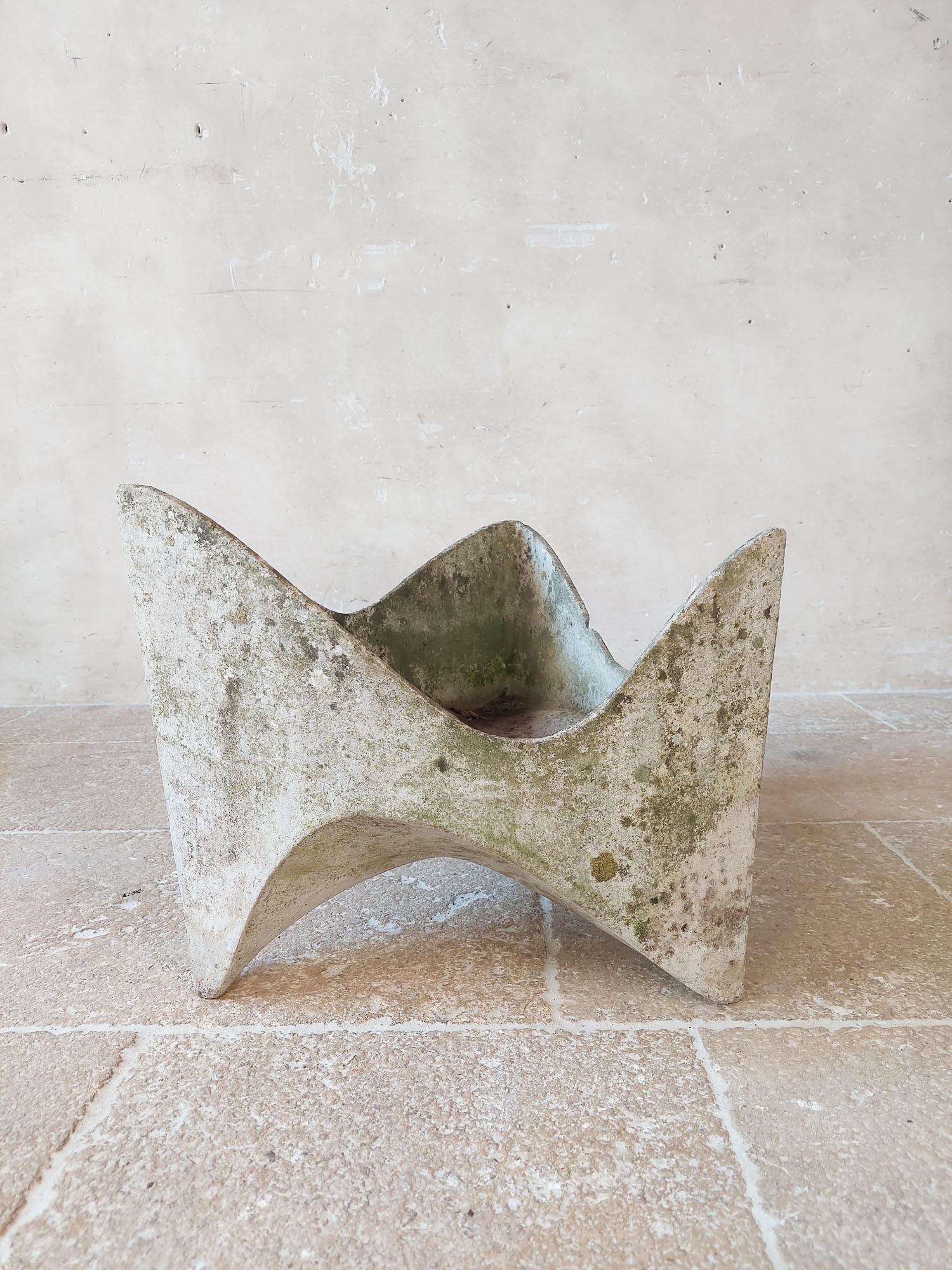 Willy Guhl Triangular Tooth Planters (multiple available) In Good Condition For Sale In Baambrugge, NL