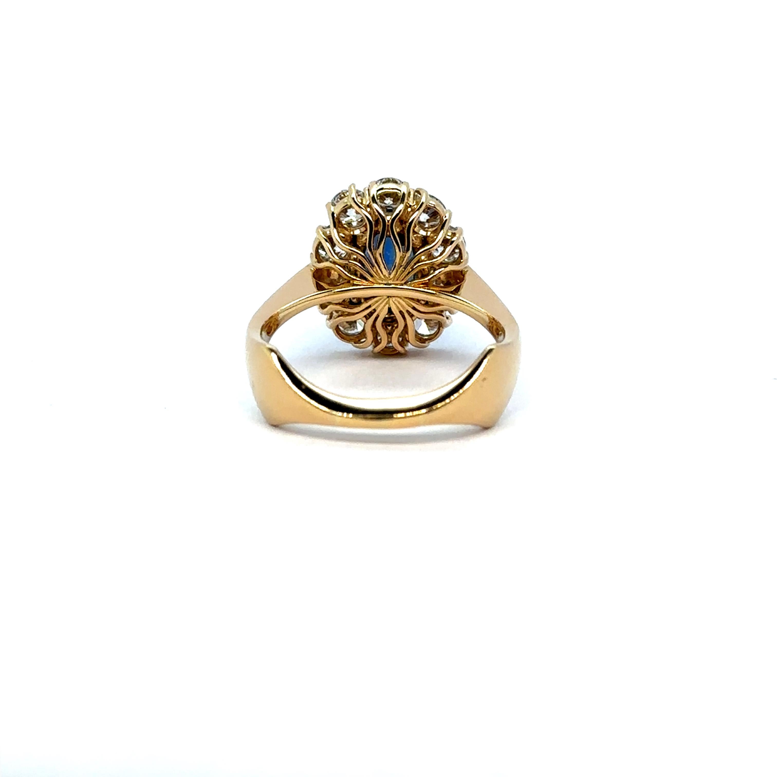 WILLY JAGERT, Cluster-Ring aus 18 Karat Gold mit Saphir und Diamanten. (Ovalschliff)