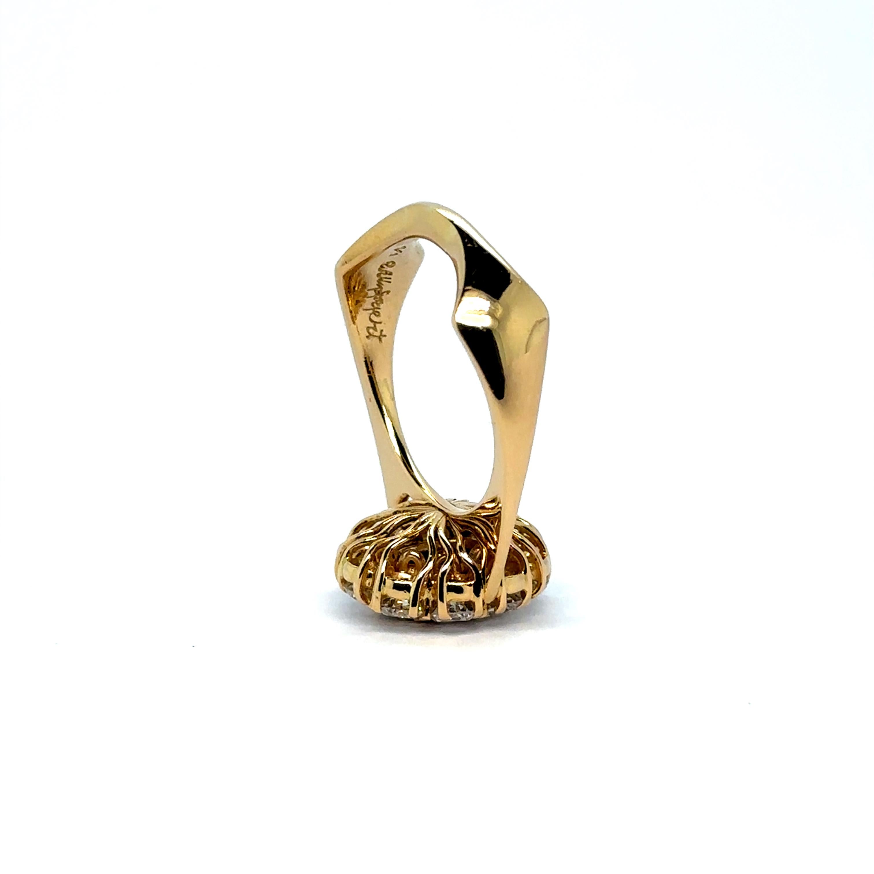 WILLY JAGERT, Cluster-Ring aus 18 Karat Gold mit Saphir und Diamanten. im Zustand „Gut“ in Malmö, SE