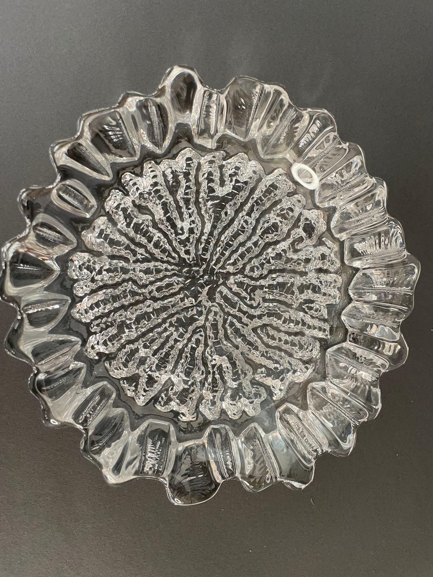 Willy Johansson Scandinavian Art Glass Hadeland Norway NAUTILUS Crystal Ashtray In Good Condition For Sale In North Hollywood, CA