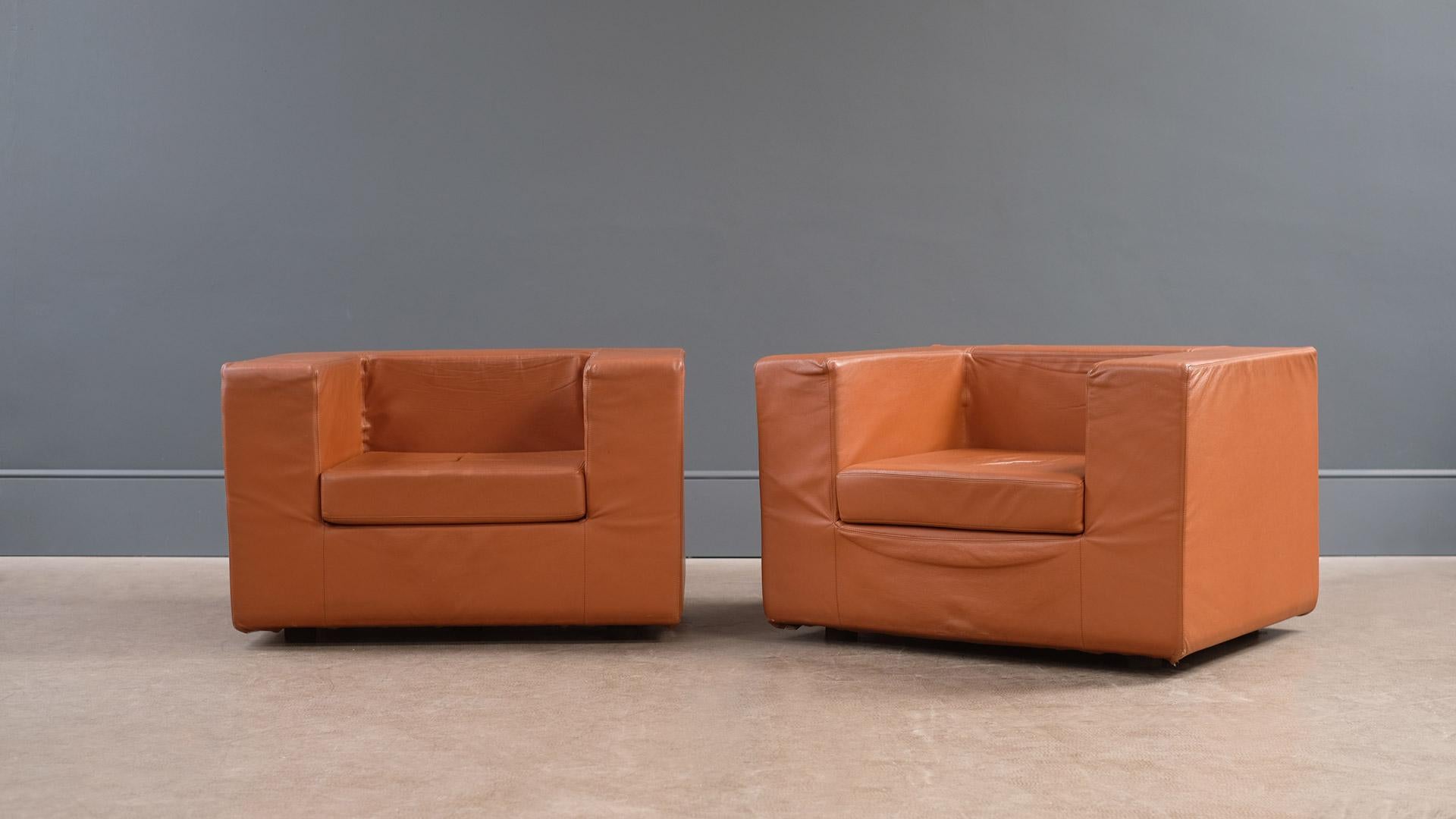 An amazing pair of Throwaway chairs designed by Willy Landels for Zanotta, 1965. This pair in rare tan leather in very nice condition. Very comfortable statement armchairs.