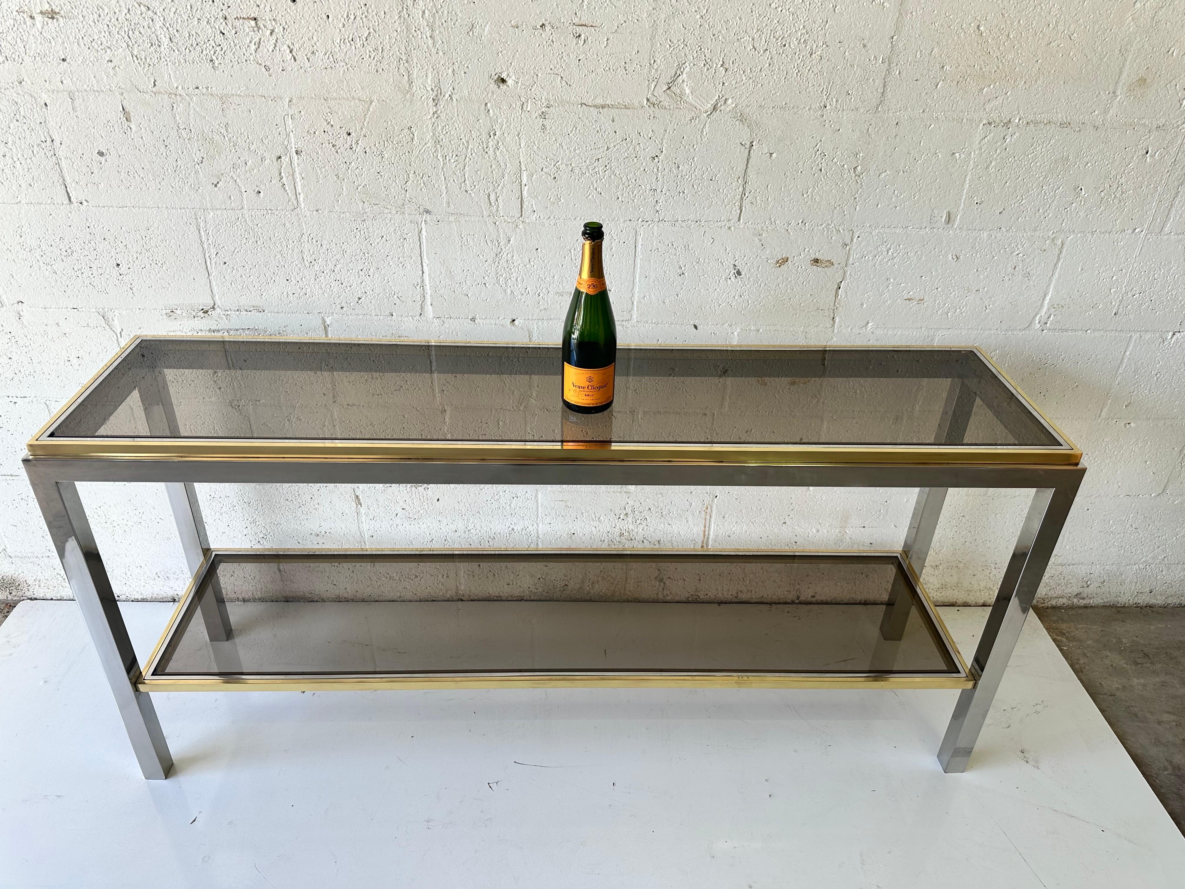 Mesa consola Willy Rizzo de 2 niveles de cromo y latón. Firmado. finales del siglo XX en venta