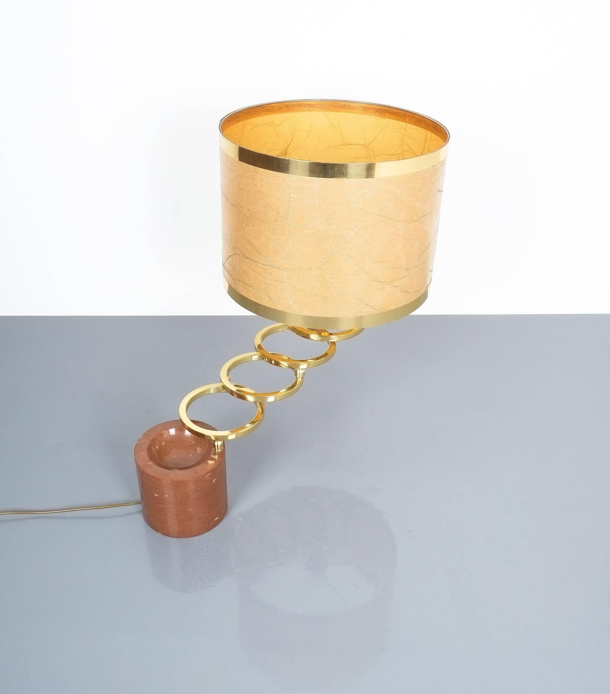 Mid-Century moderno Romeo Rega Attr. Lampada da tavolo regolabile in marmo rosso e ottone, 1970 in vendita