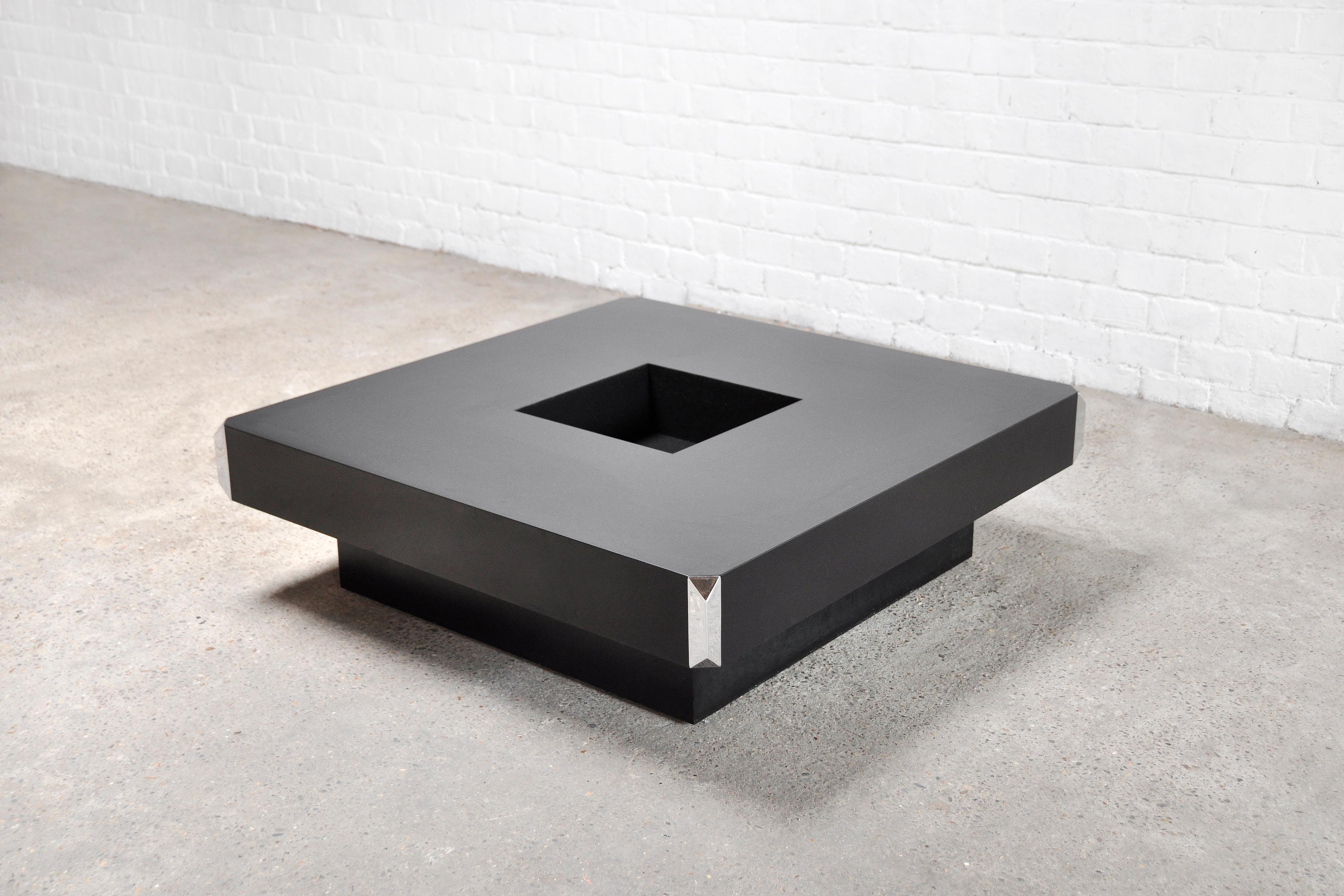 Square 'Alveo' coffee table made by Willy Rizzo for Mario Sabot, Italy 1970's. This model is constructed of matt lacquered wood with aluminum-finished corners. In the middle is a compartment that can be used as a bar or to display decoration.