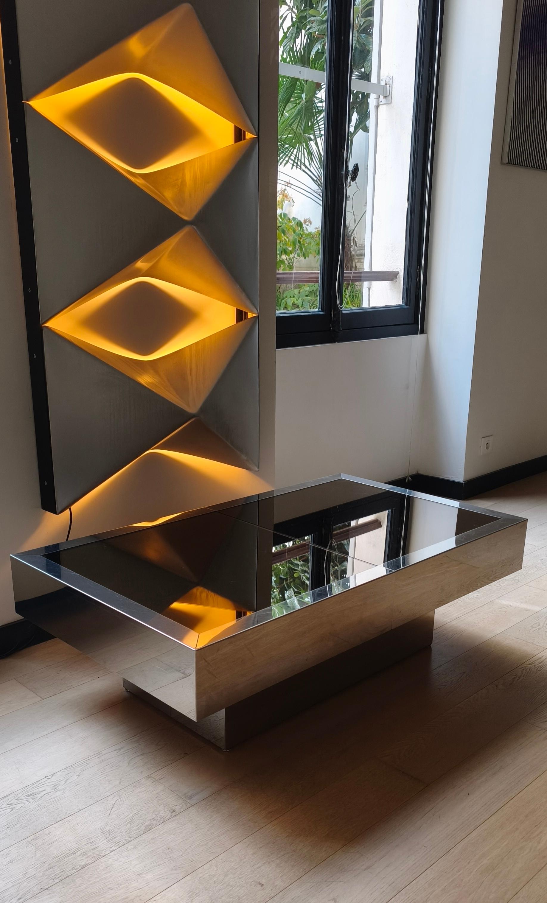 Rectangular coffee bar table by Willy Rizzo opening onto stainless steel compartments serving as a bar
.
1970s.
.
Italian design.
.
Mirror-tinted glass upper parts.
.
Good vintage condition.
.
Dimensions : 
120 cm x 70 cm x 38 cm (height)
When open