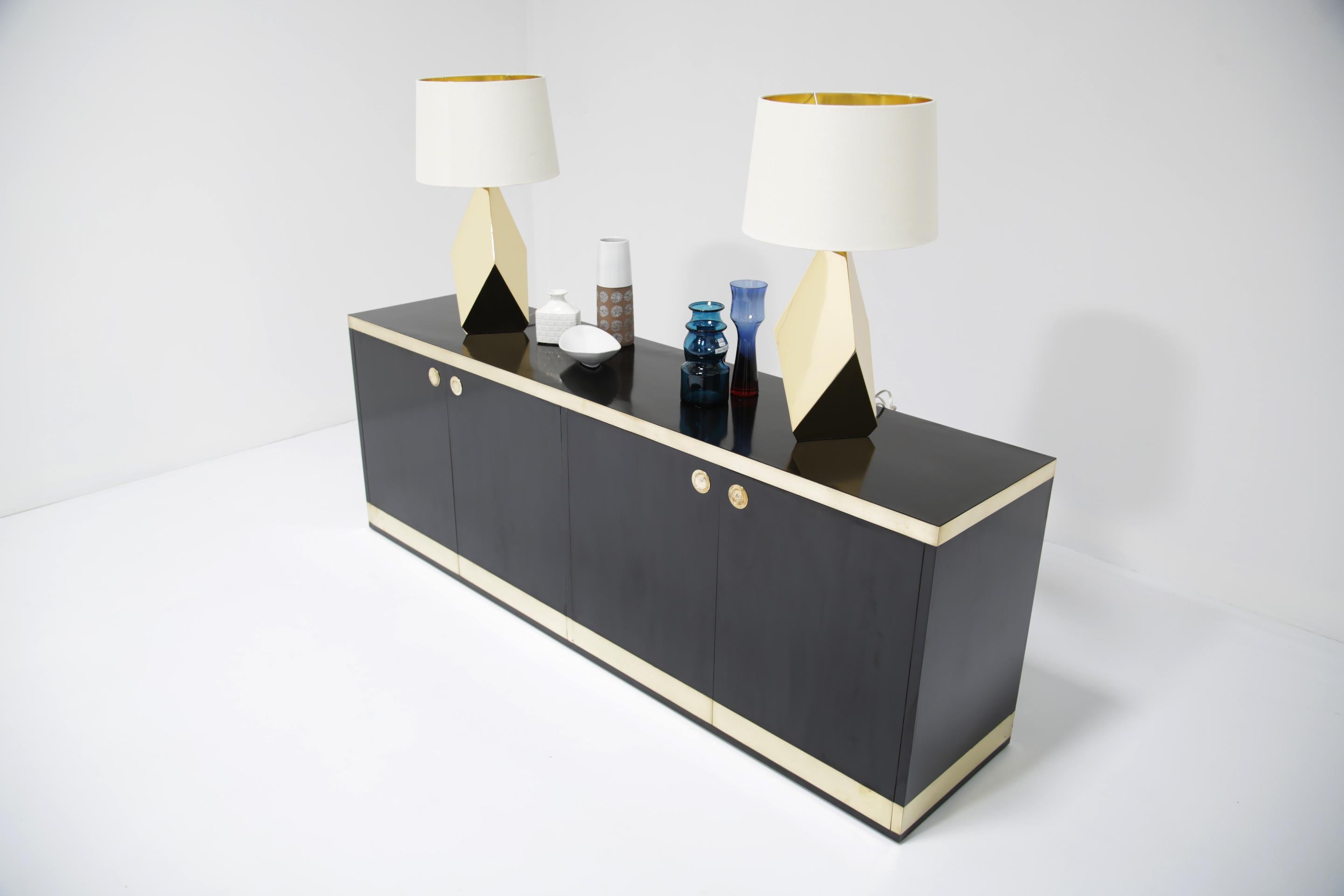 Credenza MCM vintage di metà secolo in ottone e nero di Willy Rizzo, Italia anni '70 in vendita 5