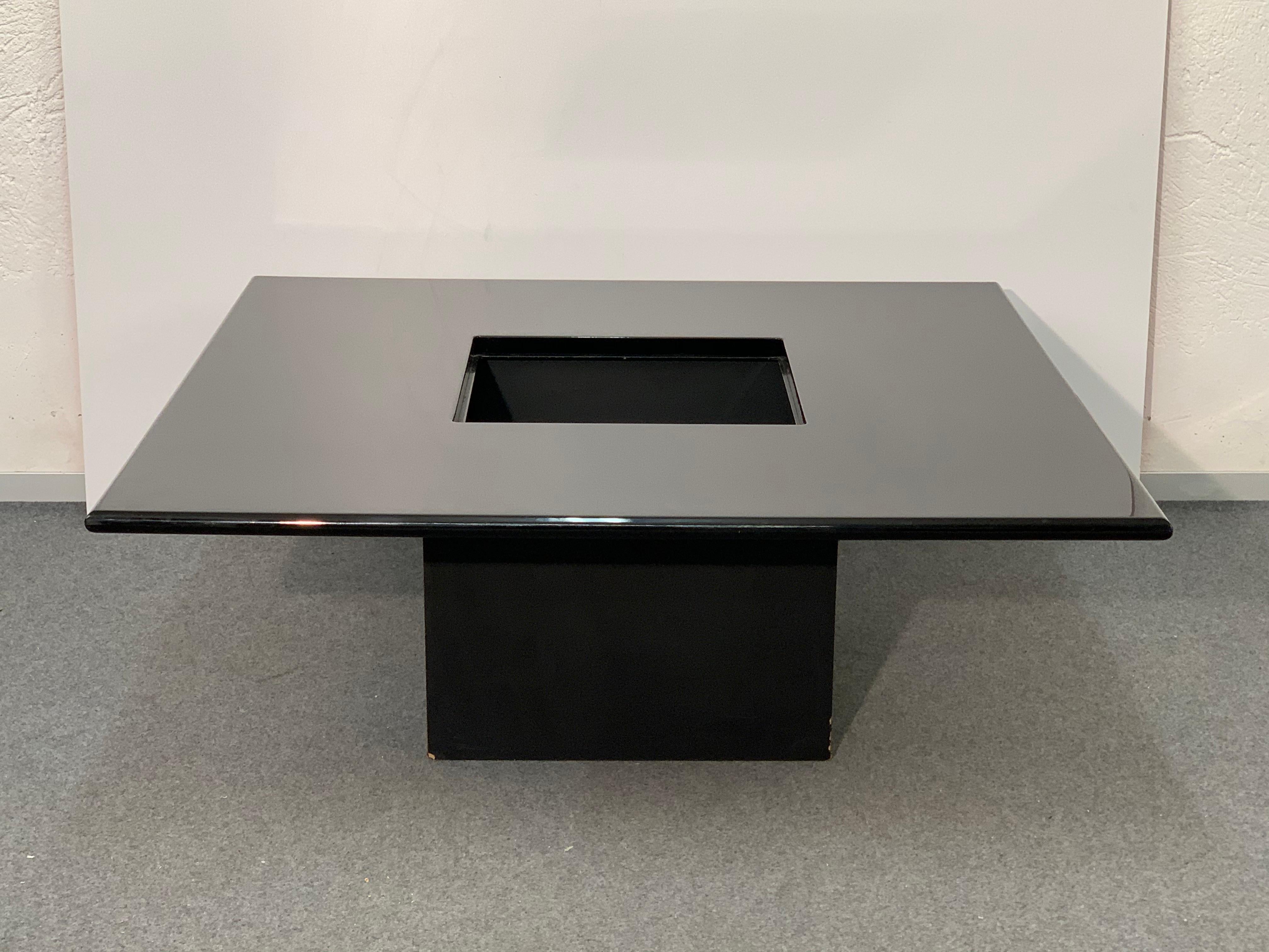 Willy Rizzo Black Lacquered Wood Italian Coffee Table with Bar and Tray, 1970s 10