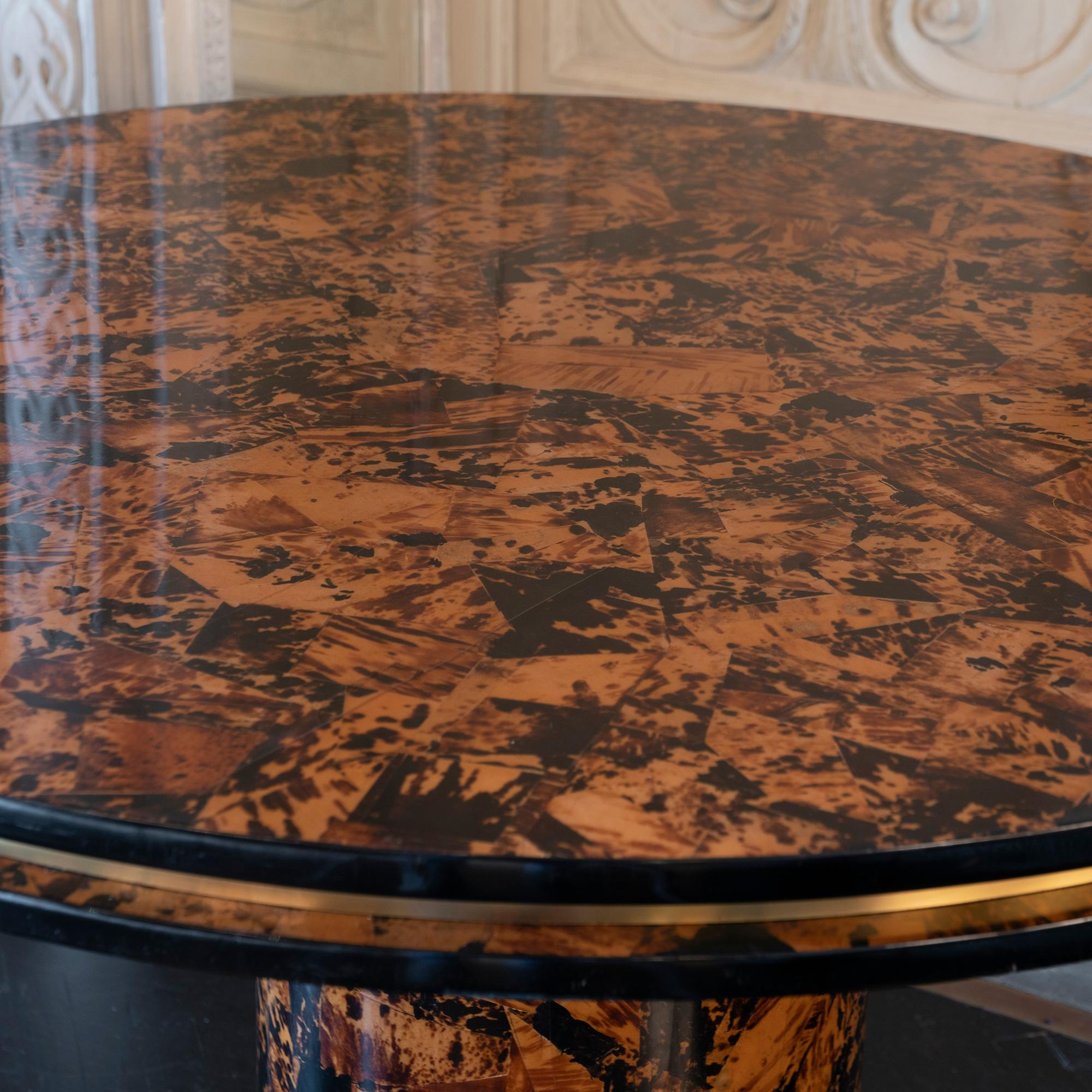 Round center/dining table covered in lacquered burl wood with brass details designed by Willy Rizzo in the 1960s, the top surface burl wood veneer has visible signs of previous use that may include scratches and a long crack that are being fixed but