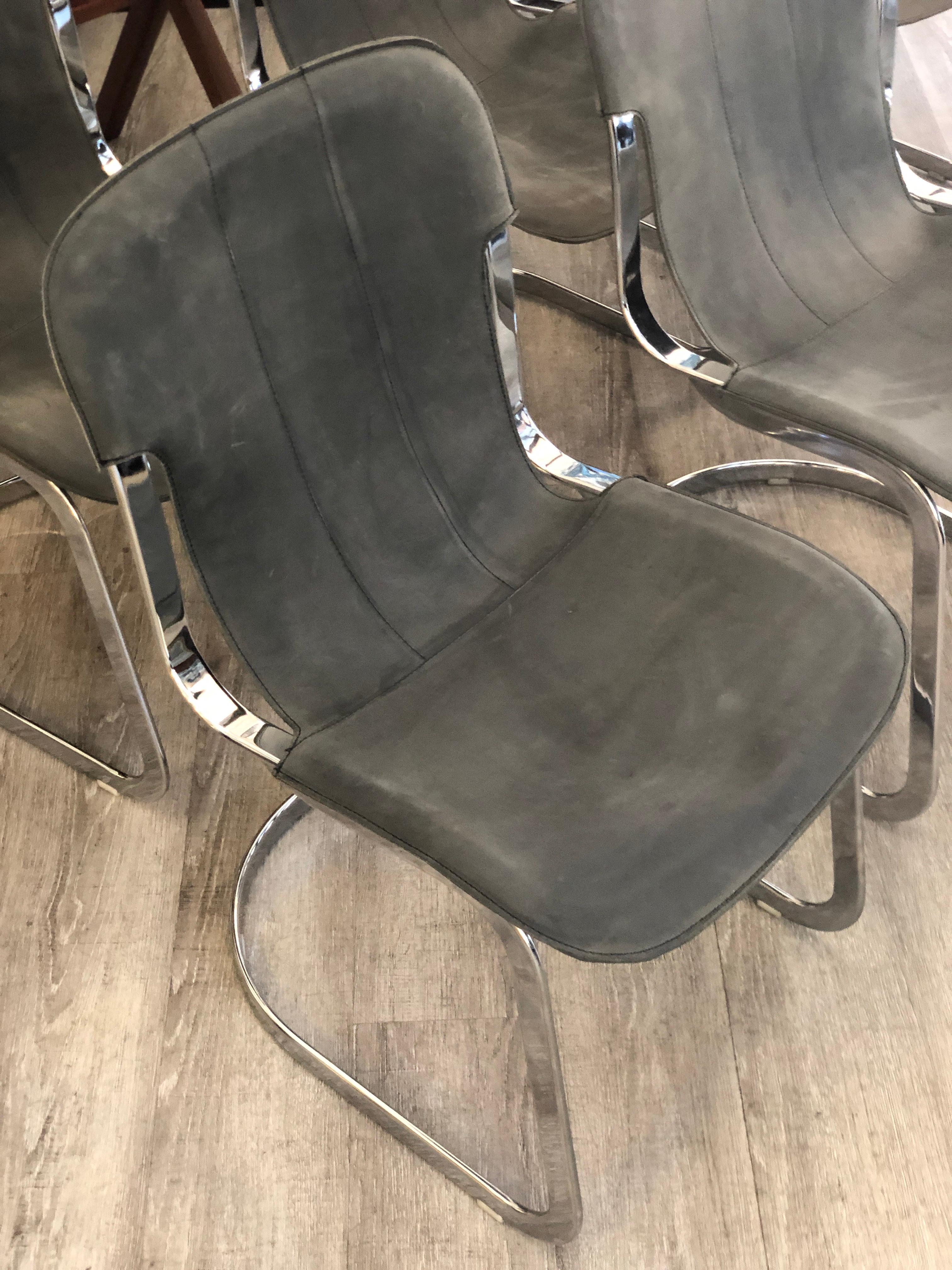 Europeo Willy Rizzo C2 Produzione anni '70 Telaio in acciaio cromato Pelle vintage grigia Set da 4 in vendita