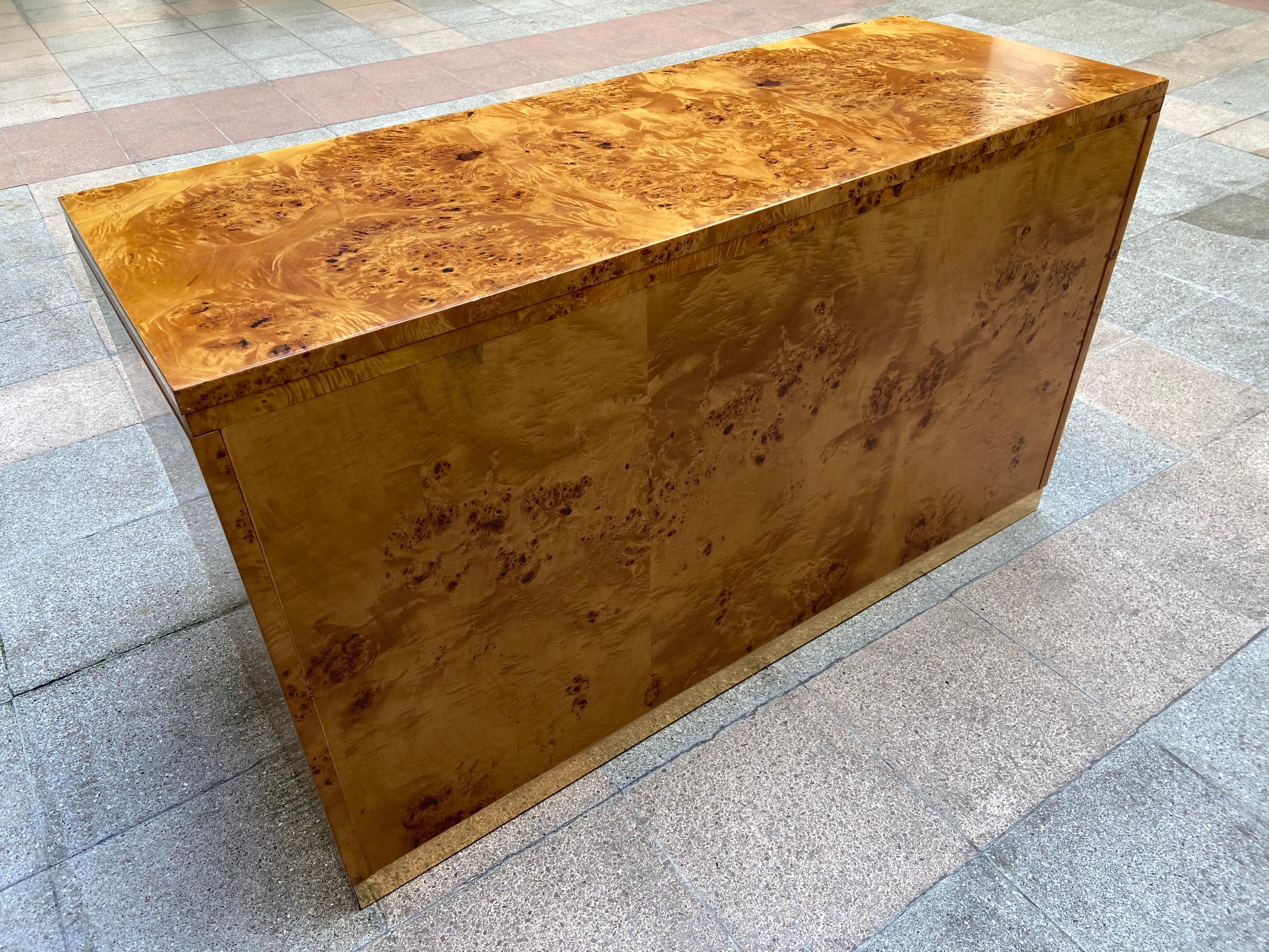 Willy Rizzo - Chest of 4 drawers Amboyna burl - Circa 1970

Amboyna burl wood and brass
L120xP45H70 cm 

