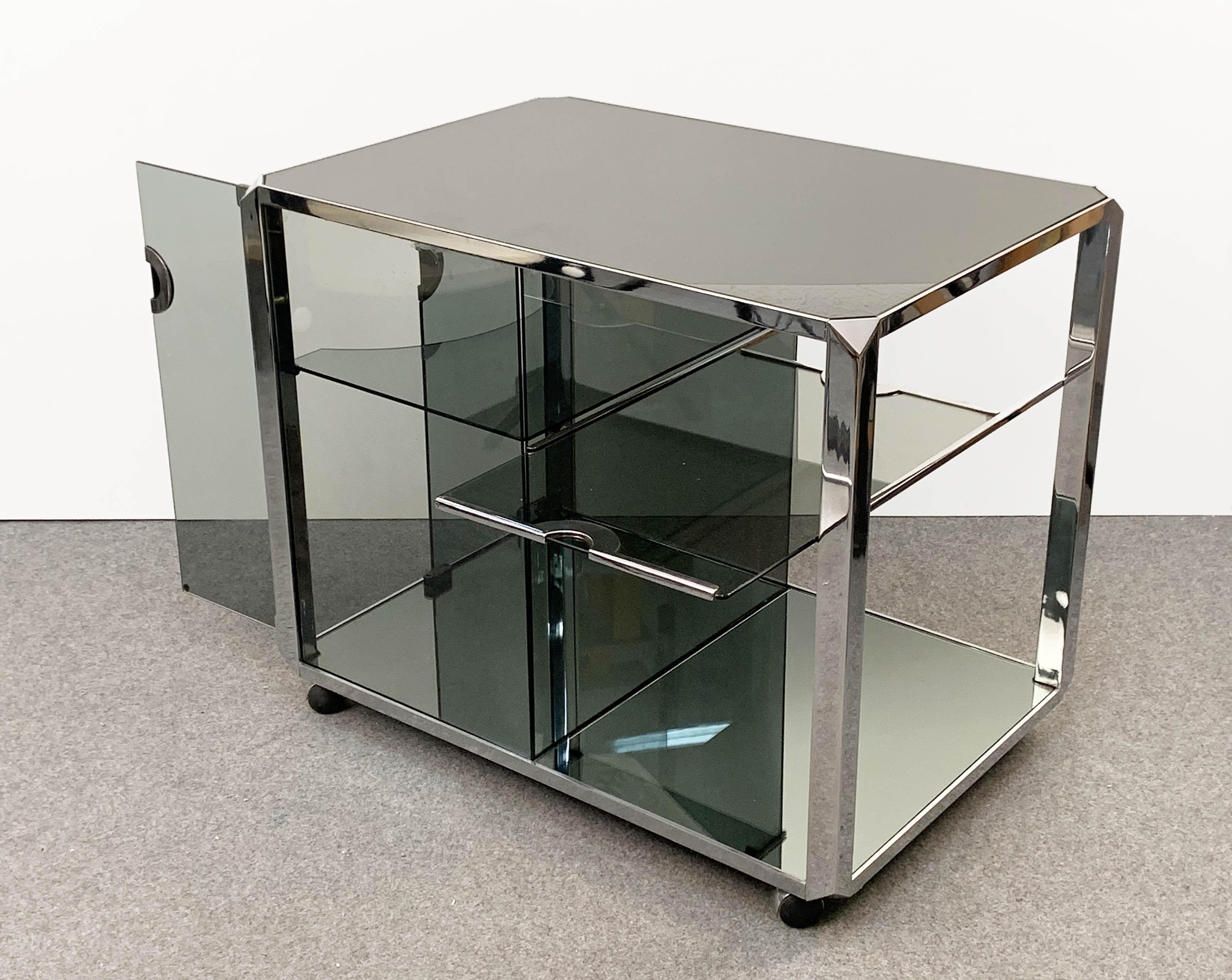 Willy Rizzo Chrome and Smoked Glass Midcentury Italian Bar Cart for Sabot, 1970s 5