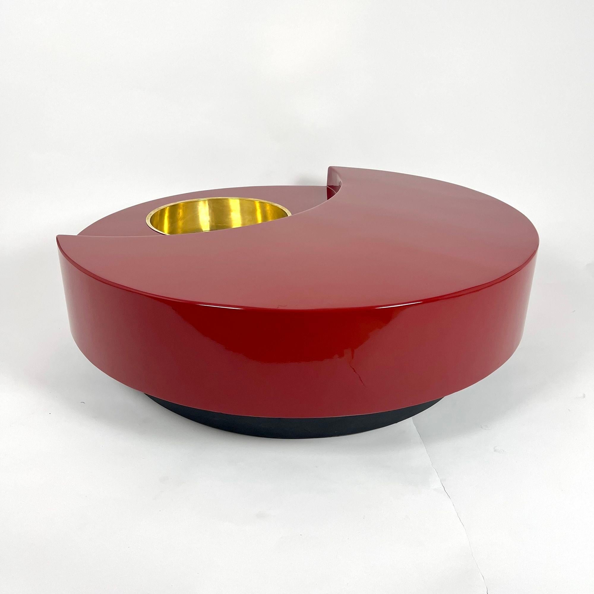 Willy Rizzo Coffee Table 'TRG', Red Lacquer and Brass, Italy, 1969 3