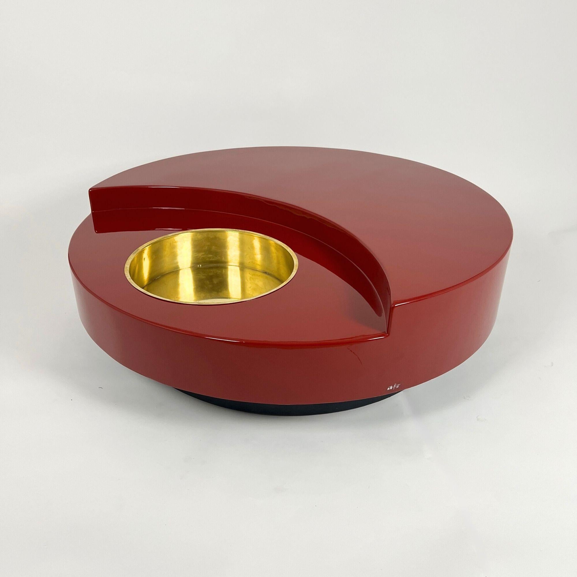 Willy Rizzo Coffee Table 'TRG', Red Lacquer and Brass, Italy, 1969 4