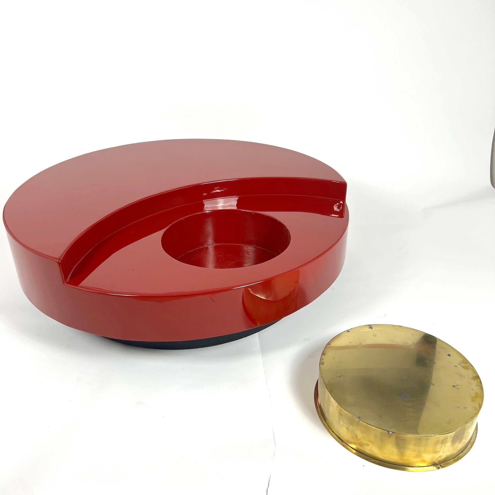 Willy Rizzo Coffee Table 'TRG', Red Lacquer and Brass, Italy, 1969 5