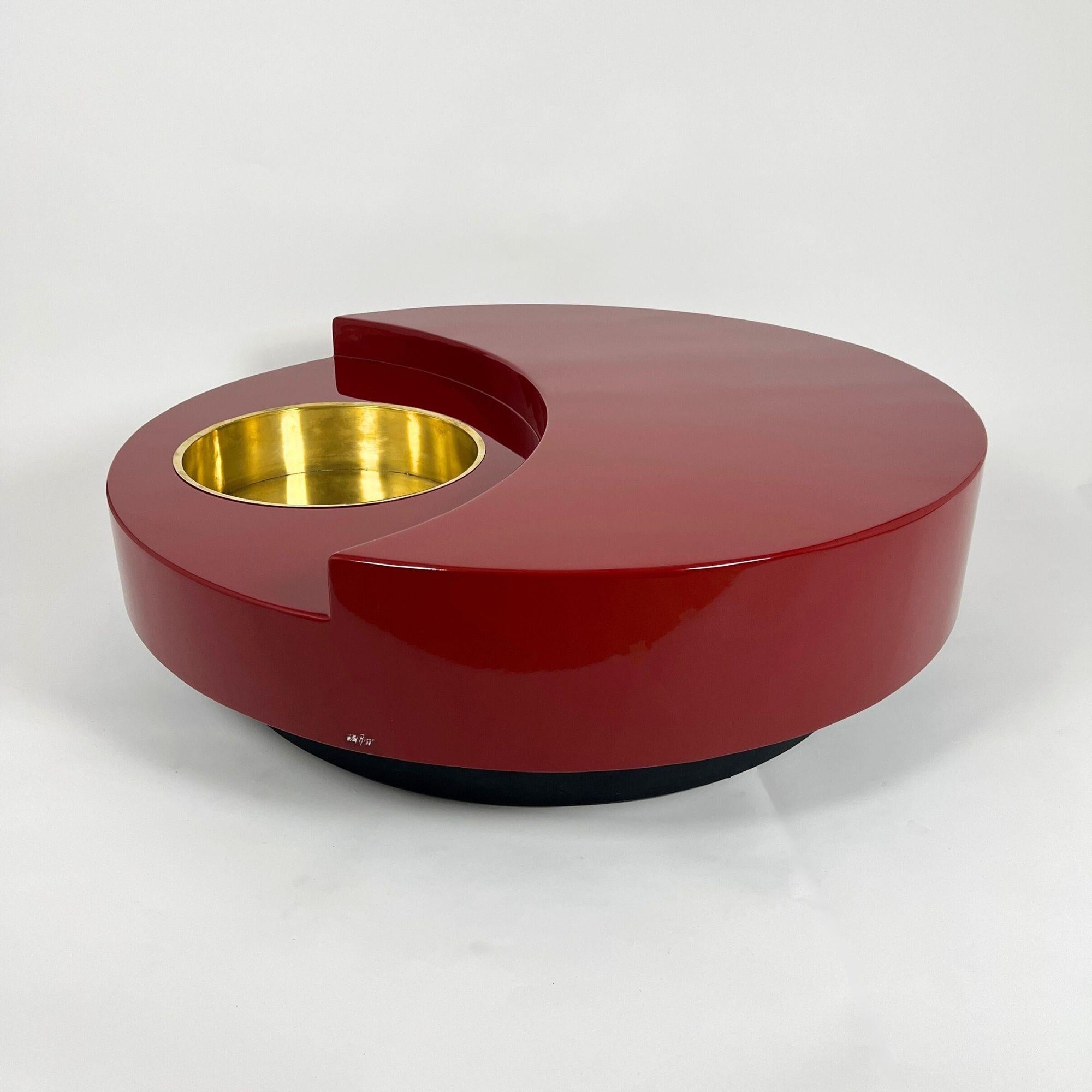 Lacquered Willy Rizzo Coffee Table 'TRG', Red Lacquer and Brass, Italy, 1969