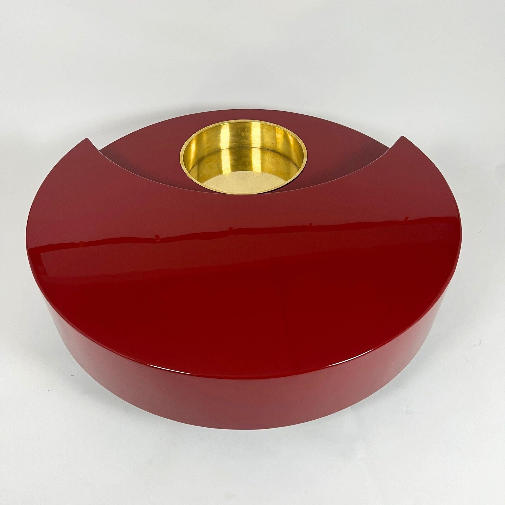 Mid-20th Century Willy Rizzo Coffee Table 'TRG', Red Lacquer and Brass, Italy, 1969