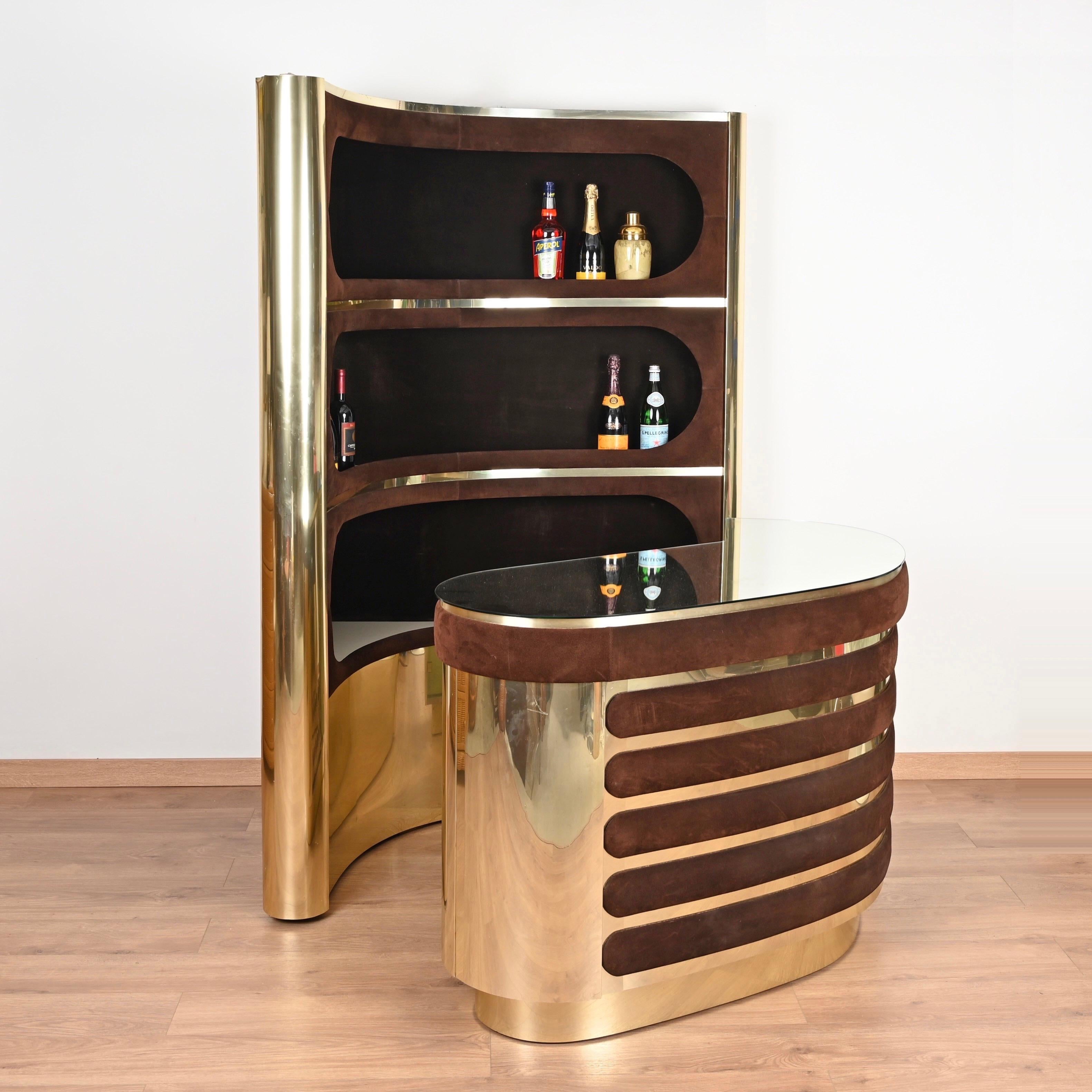 Mid-Century moderno Willy Rizzo Dry Bar in ottone dorato e pelle scamosciata con mobile illuminato, Italia, anni '70