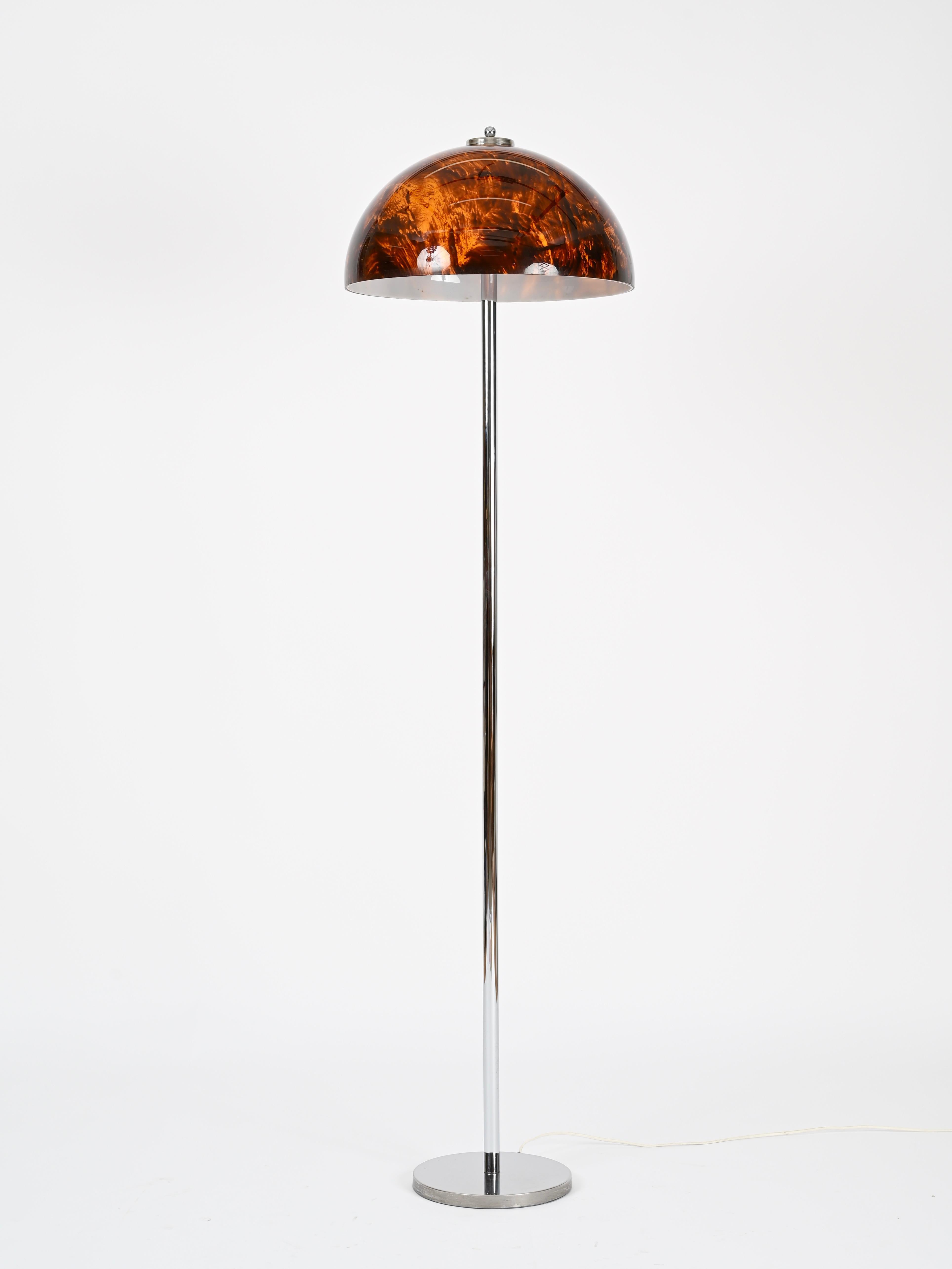 Italian Willy Rizzo  Floor Lamp in Chrome and Tortoiseshell Effect Lucite, Italy 1970s For Sale