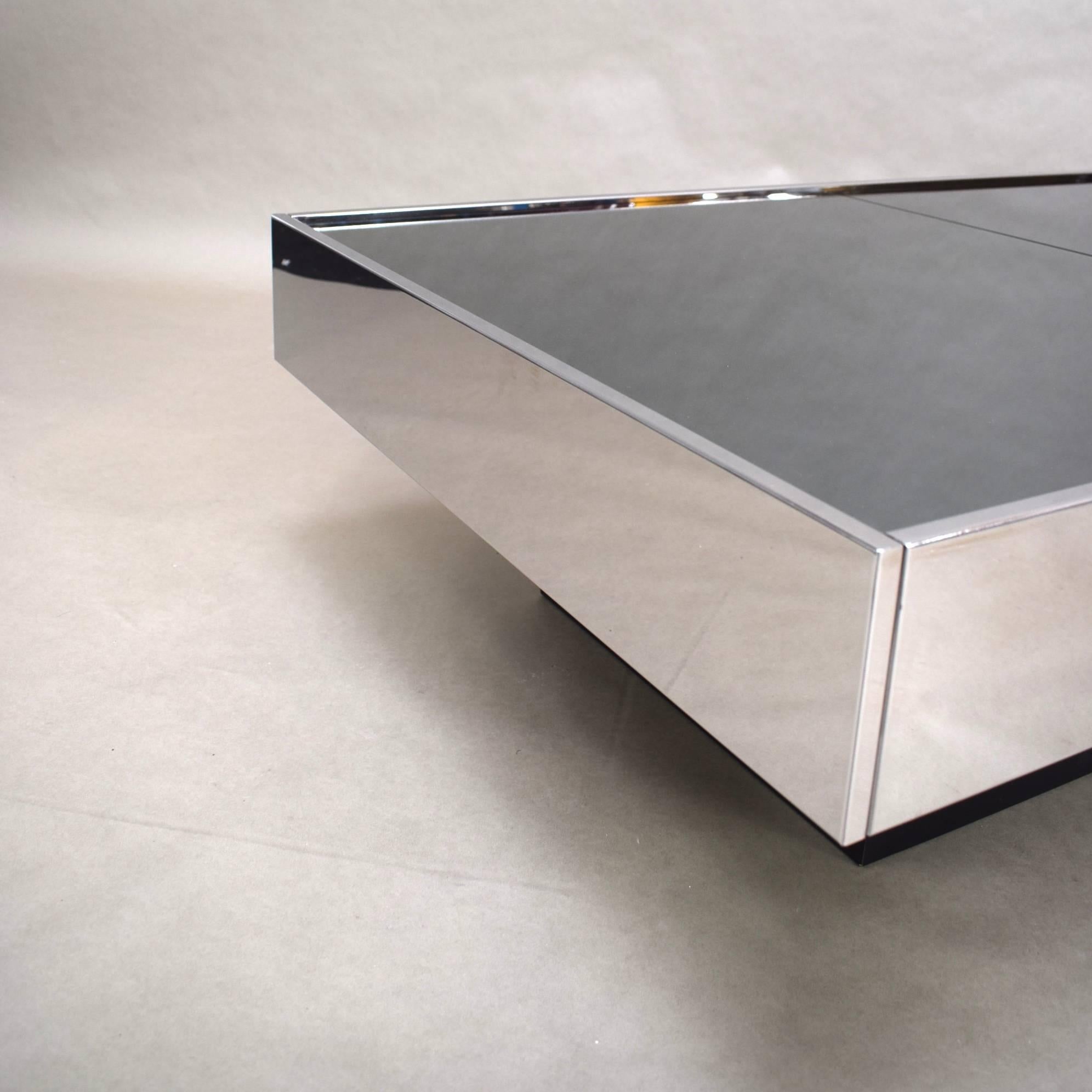 Willy Rizzo for Cidue Extractable Coffee Table with Dry Bar, Italy, circa 1970 8