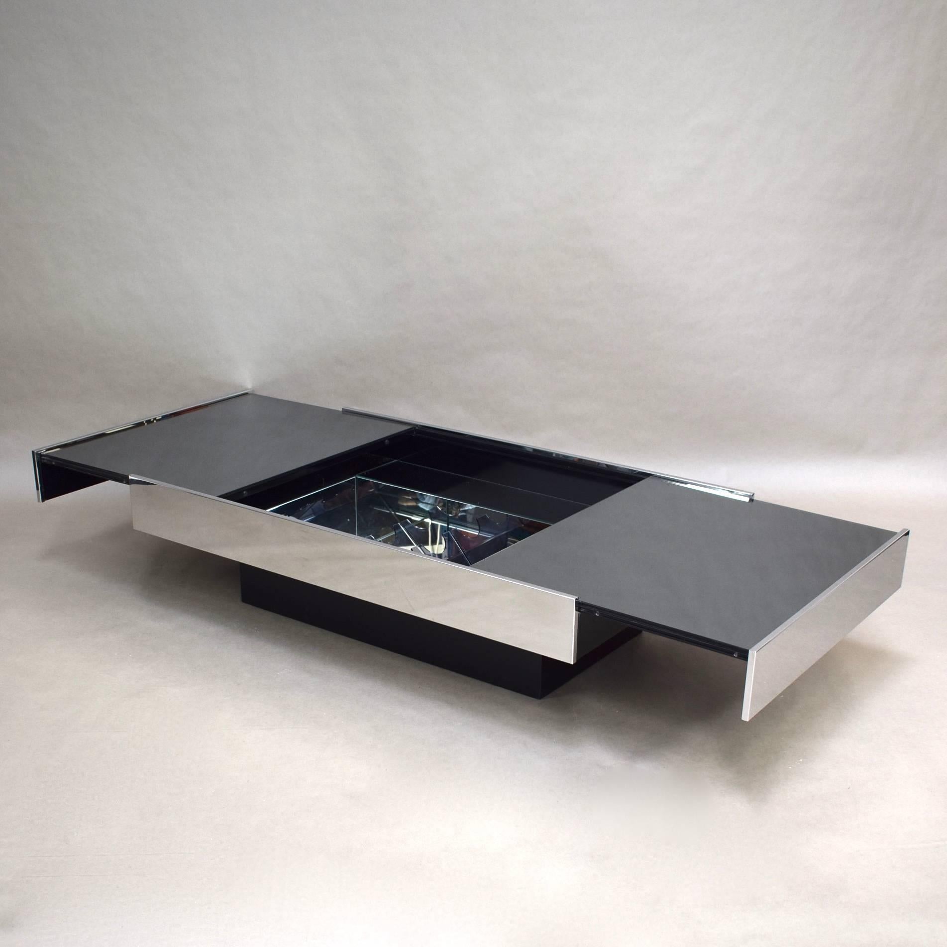 Mid-Century Modern Willy Rizzo for Cidue Extractable Coffee Table with Dry Bar, Italy, circa 1970