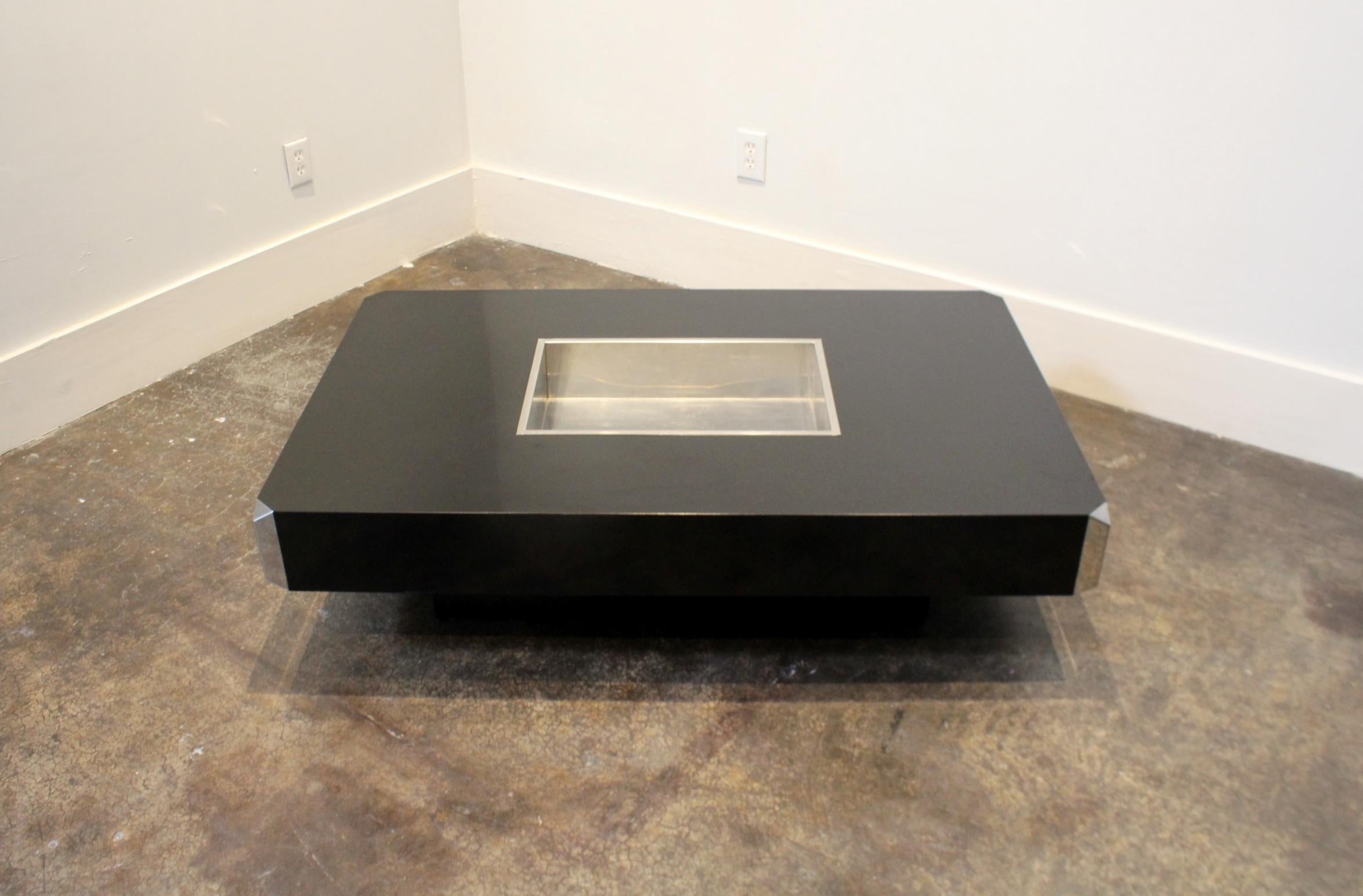 Mid-Century Modern Willy Rizzo for Mario Sabot Black Laminate and Chrome Steel Coffee Table For Sale