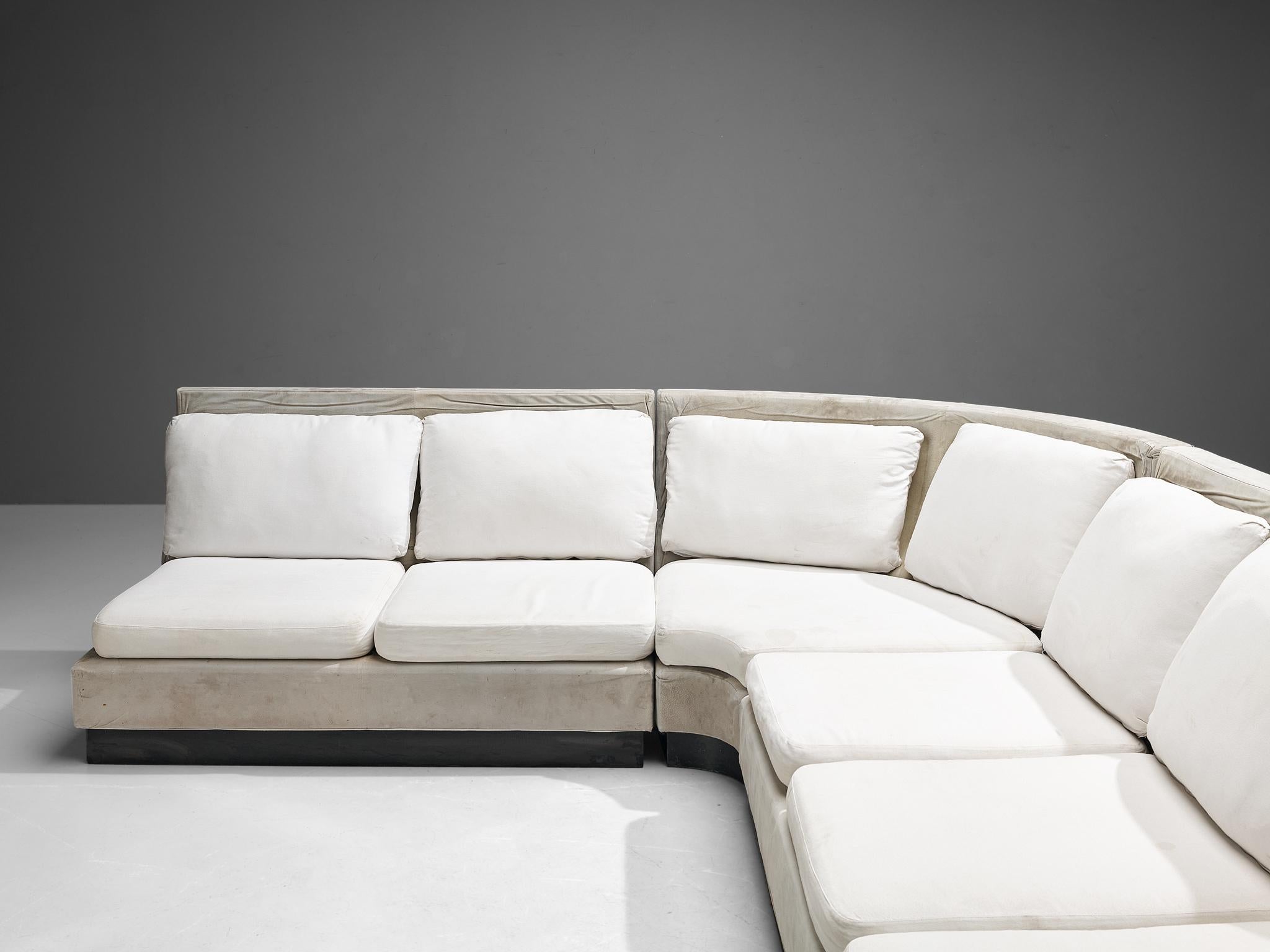 Willy Rizzo for Mario Sabot Sectional Corner Sofa in White Upholstery In Good Condition For Sale In Waalwijk, NL