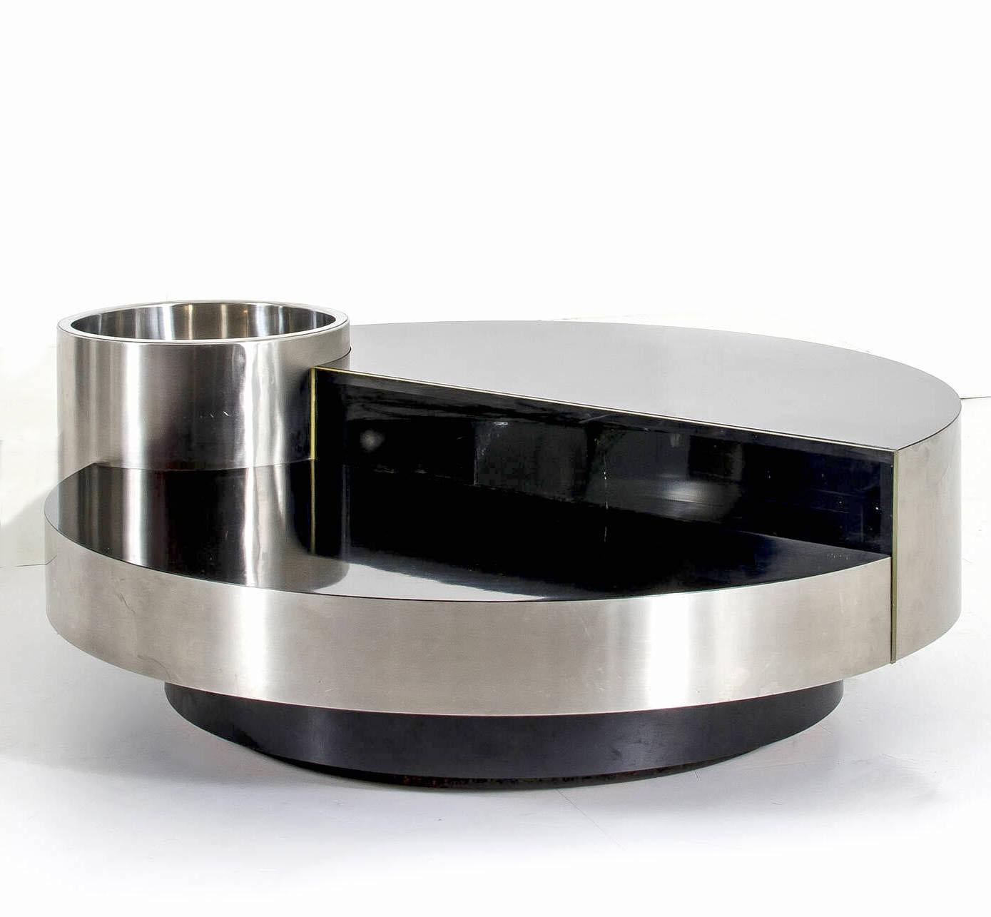 Willy Rizzo, coffee table, metal and lacquer, 1970s, Italy.
Rotating and hinged design opens to reveal illuminated bar.
This iconic cocktail table is designed by Willy Rizzo. His cocktail tables are amongst his most prolific and therefore most