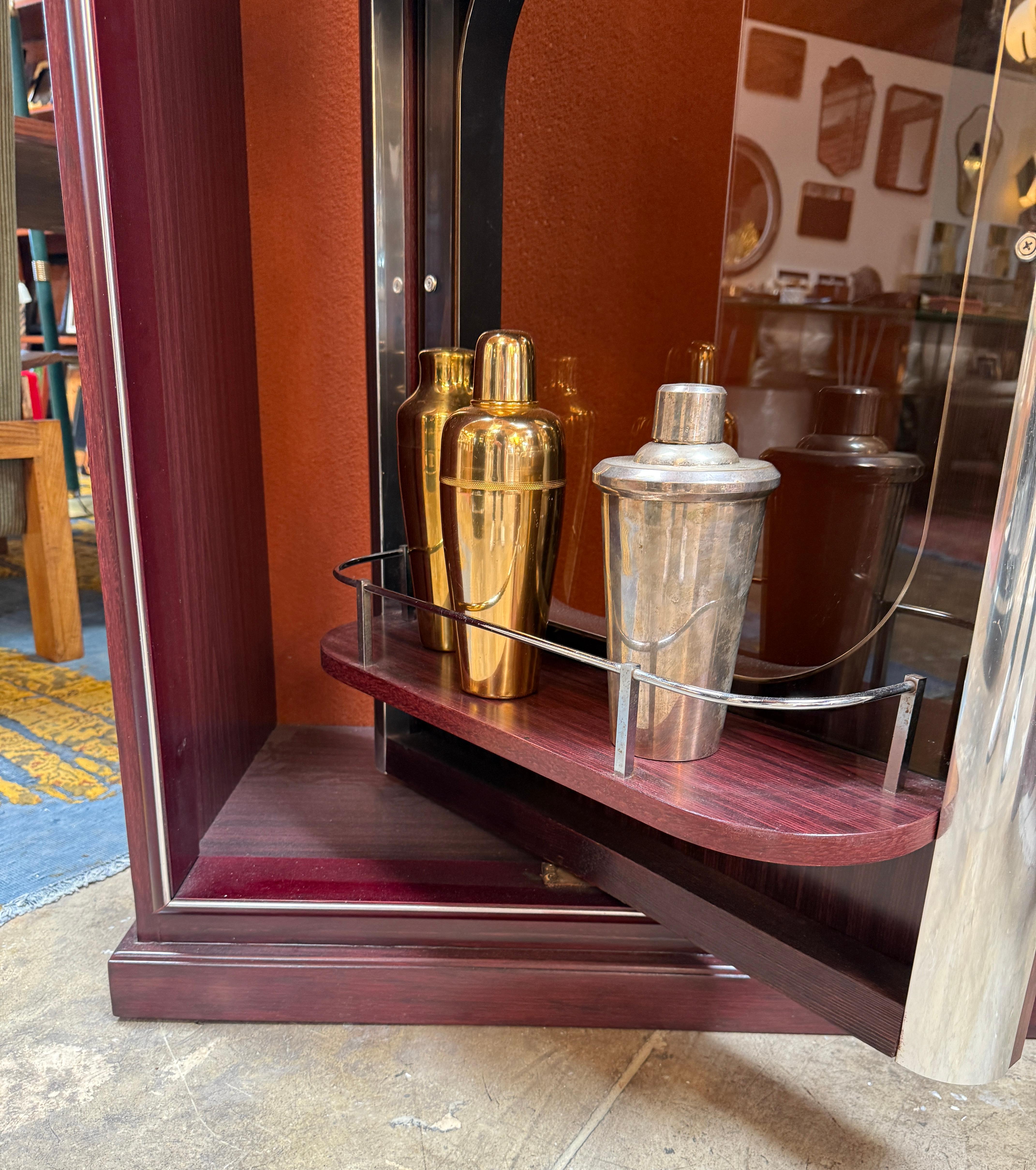 Willy Rizzo Illuminated Display Cabinet, 1970s In Good Condition For Sale In Los Angeles, CA