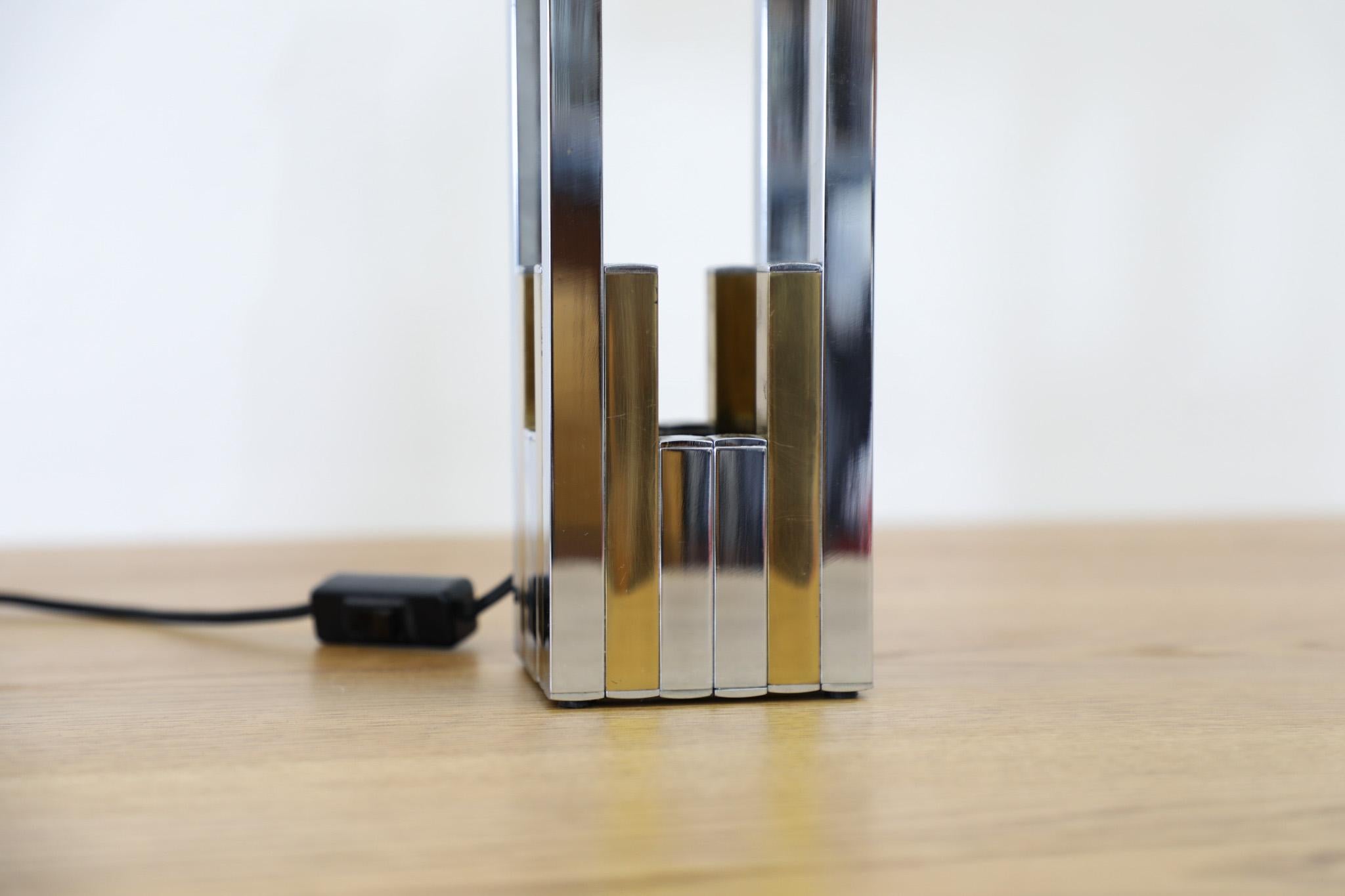 Lampada da tavolo ispirata a Willy Rizzo di BD Lumica con base cromata argento e oro in vendita 4