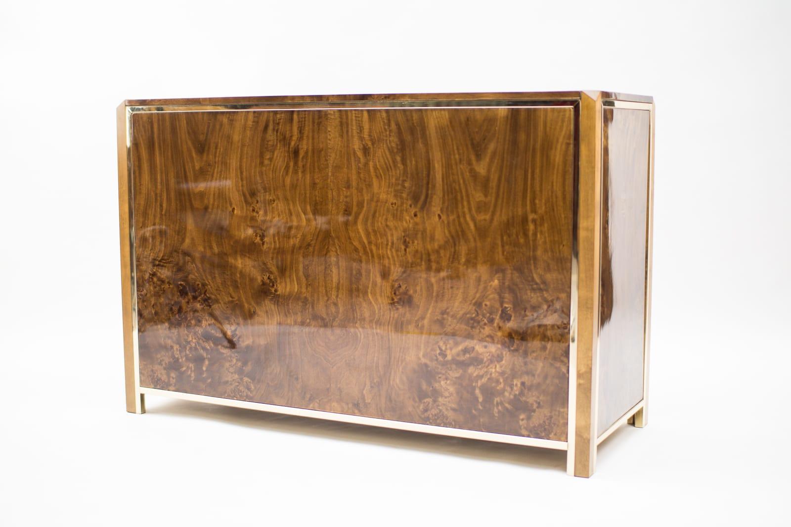 Willy Rizzo Italian Design Burl Birch Wood and Gilt Brass Commode, 1970s In Good Condition In Nürnberg, Bayern