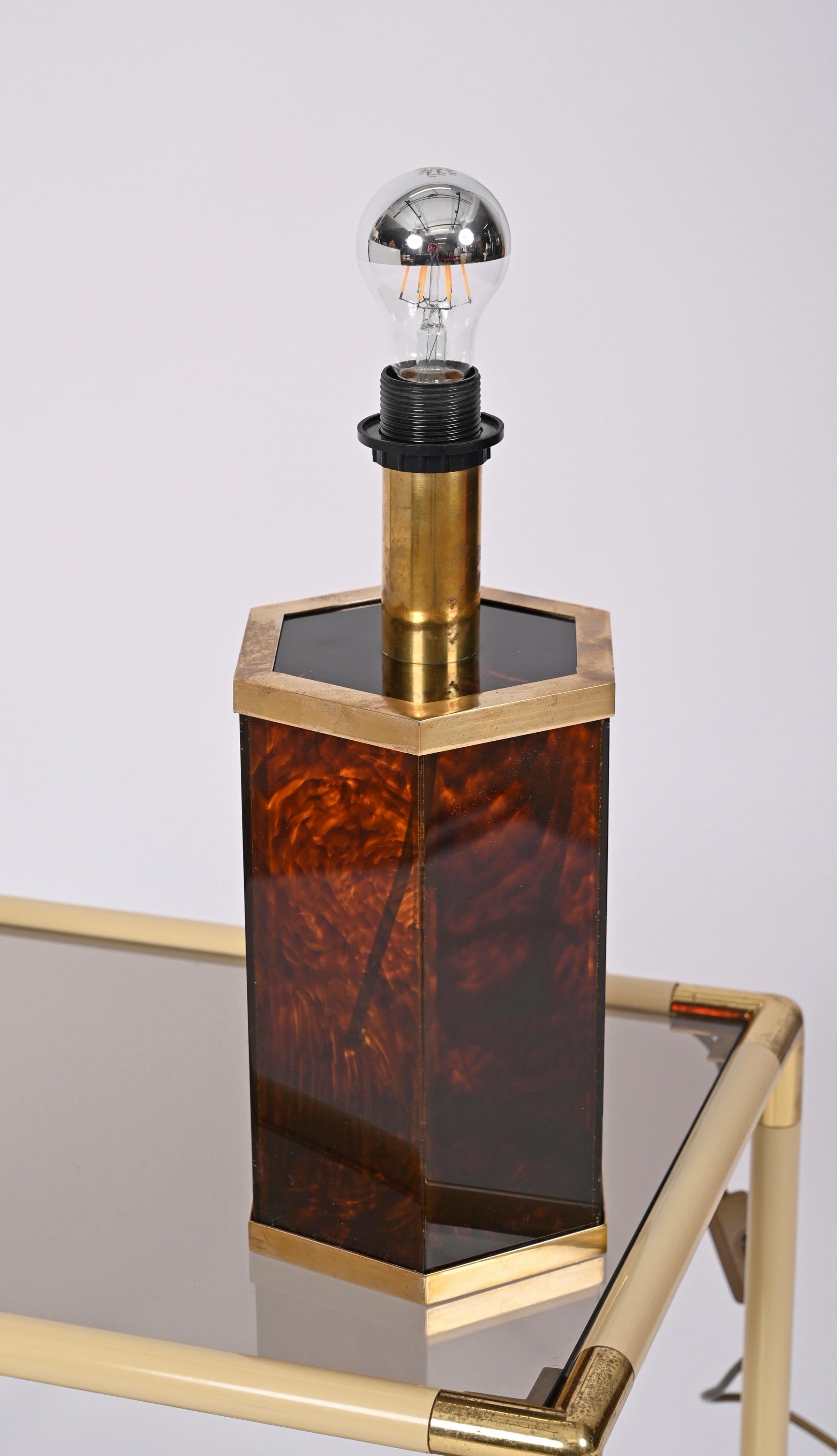 Willy Rizzo, Italian Table Lamp in Tortoiseshell Effect Lucite and Brass, 1970s 5