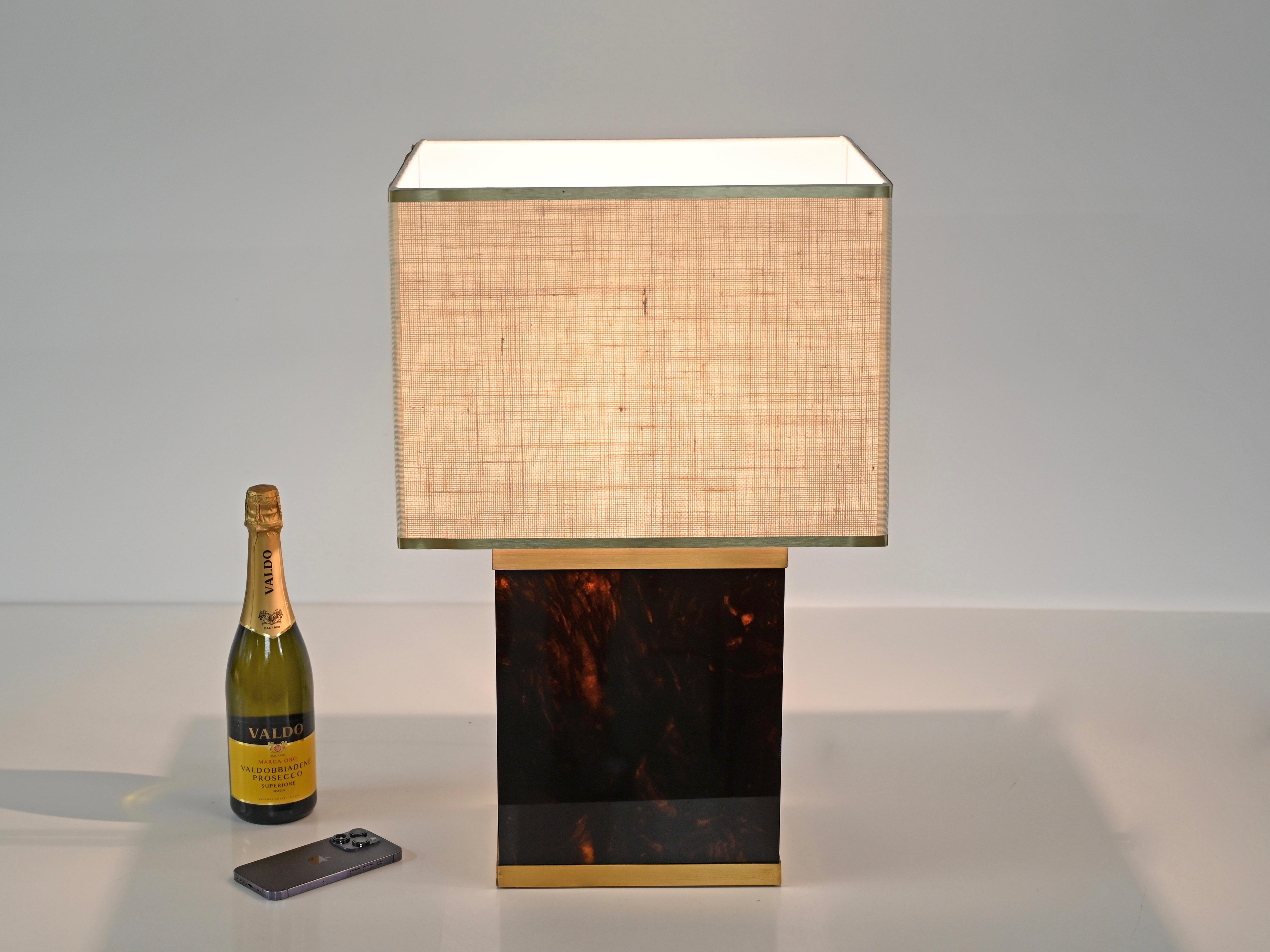 Lampe de bureau italienne Willy Rizzo en lucite et laiton effet écaille de tortue, 1970 en vente 3